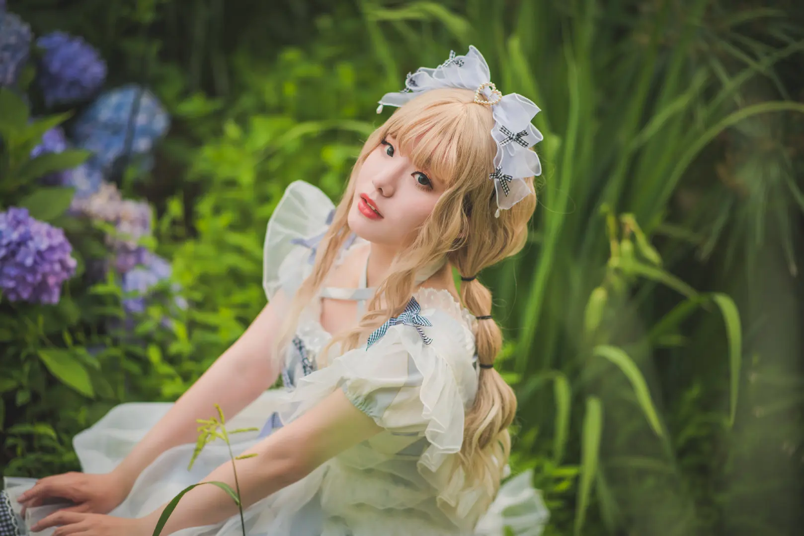 lolita私影，拍到了绣球花-公众号小姨ai