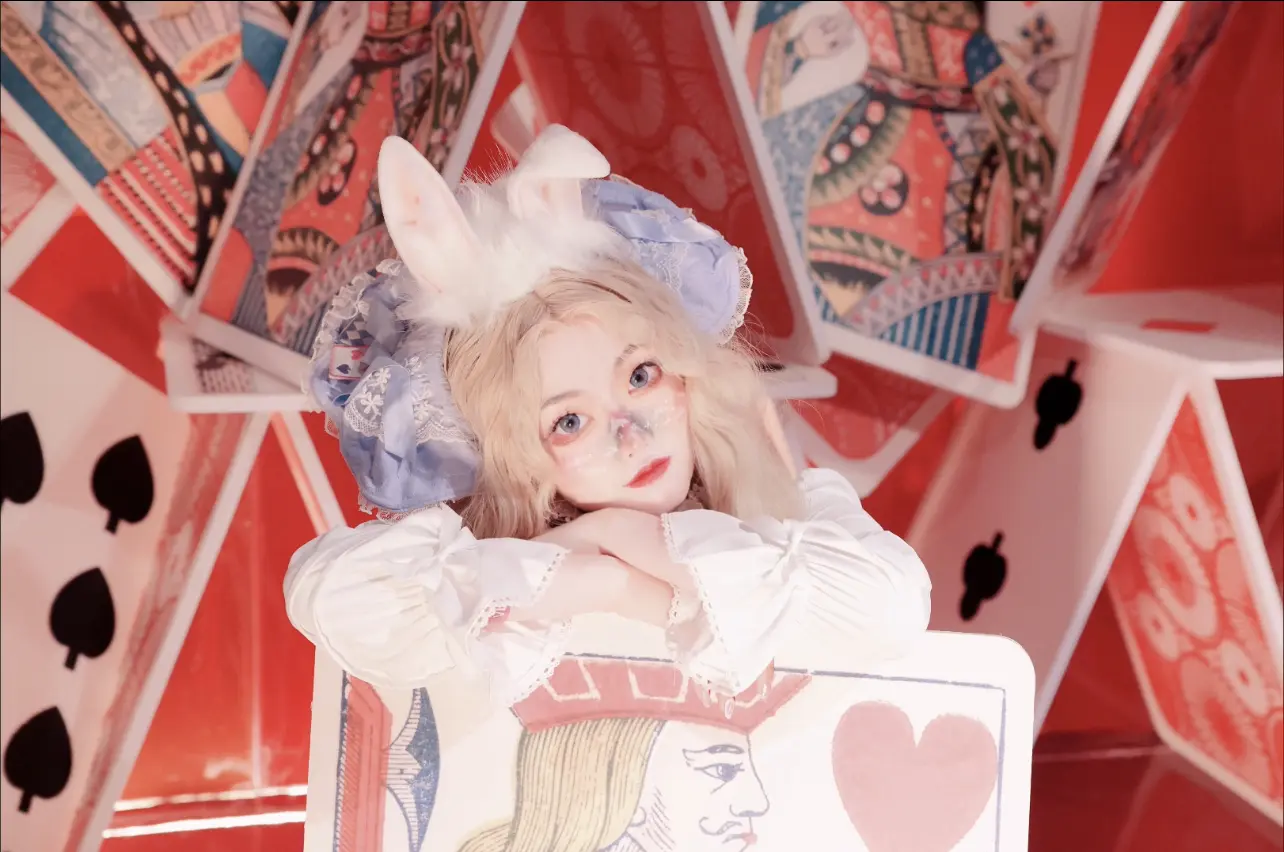 爱丽丝Lolita-公众号小姨ai