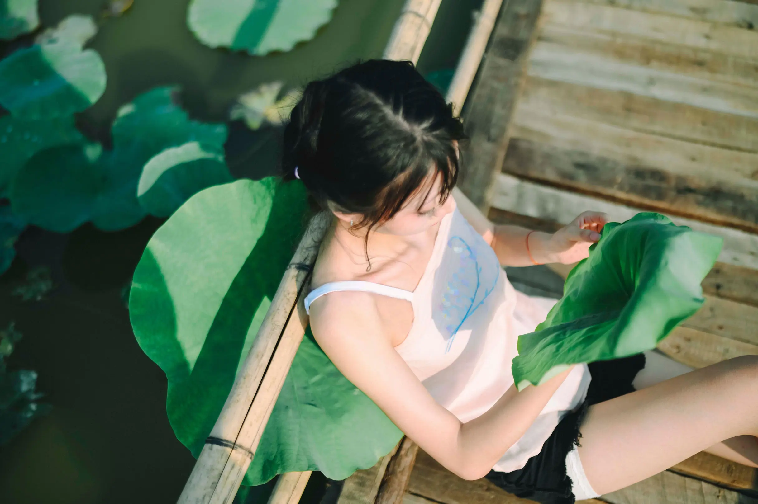 少女写真，夏荷-公众号小姨ai