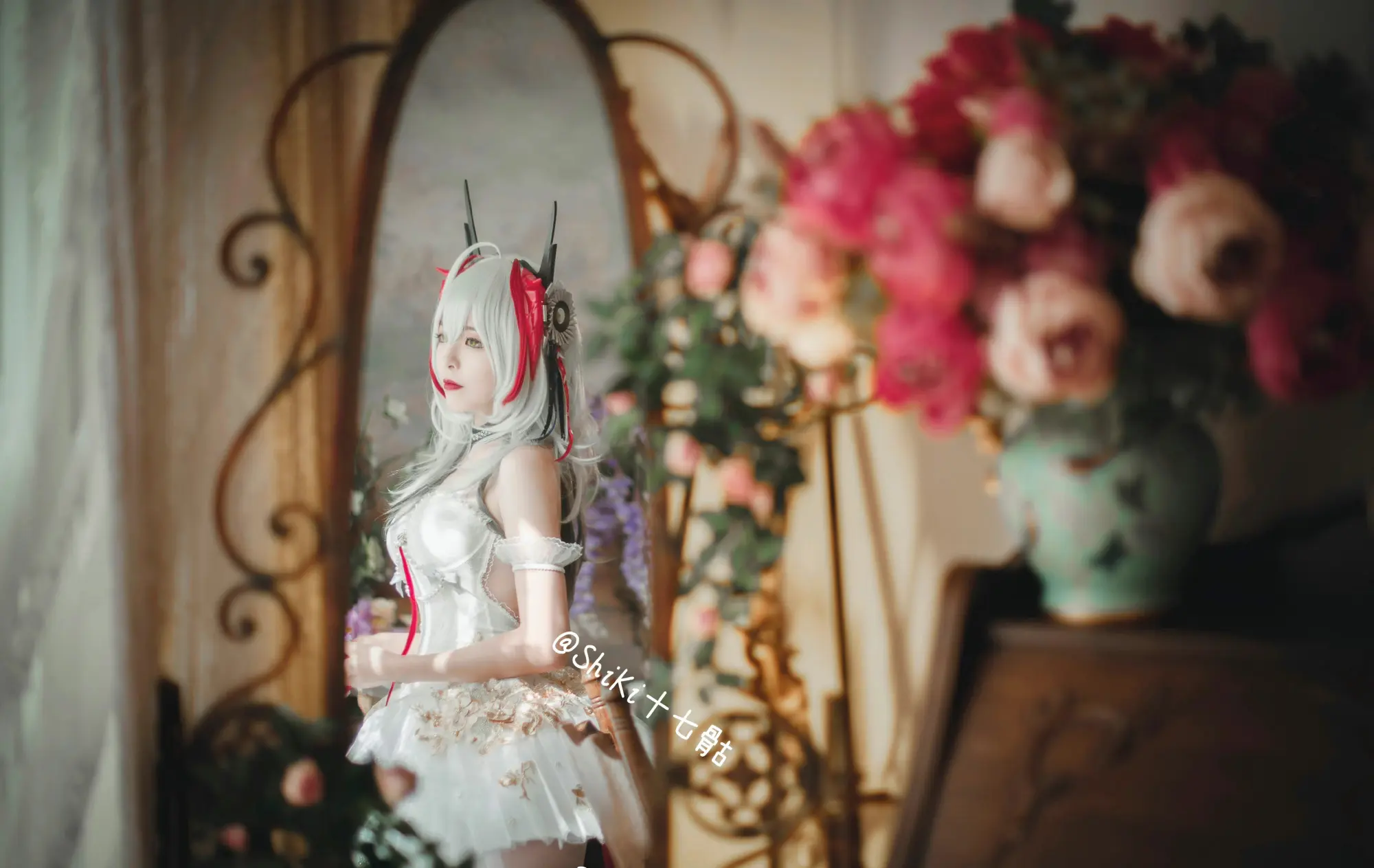 《明日方舟》W cosplay-公众号小姨ai