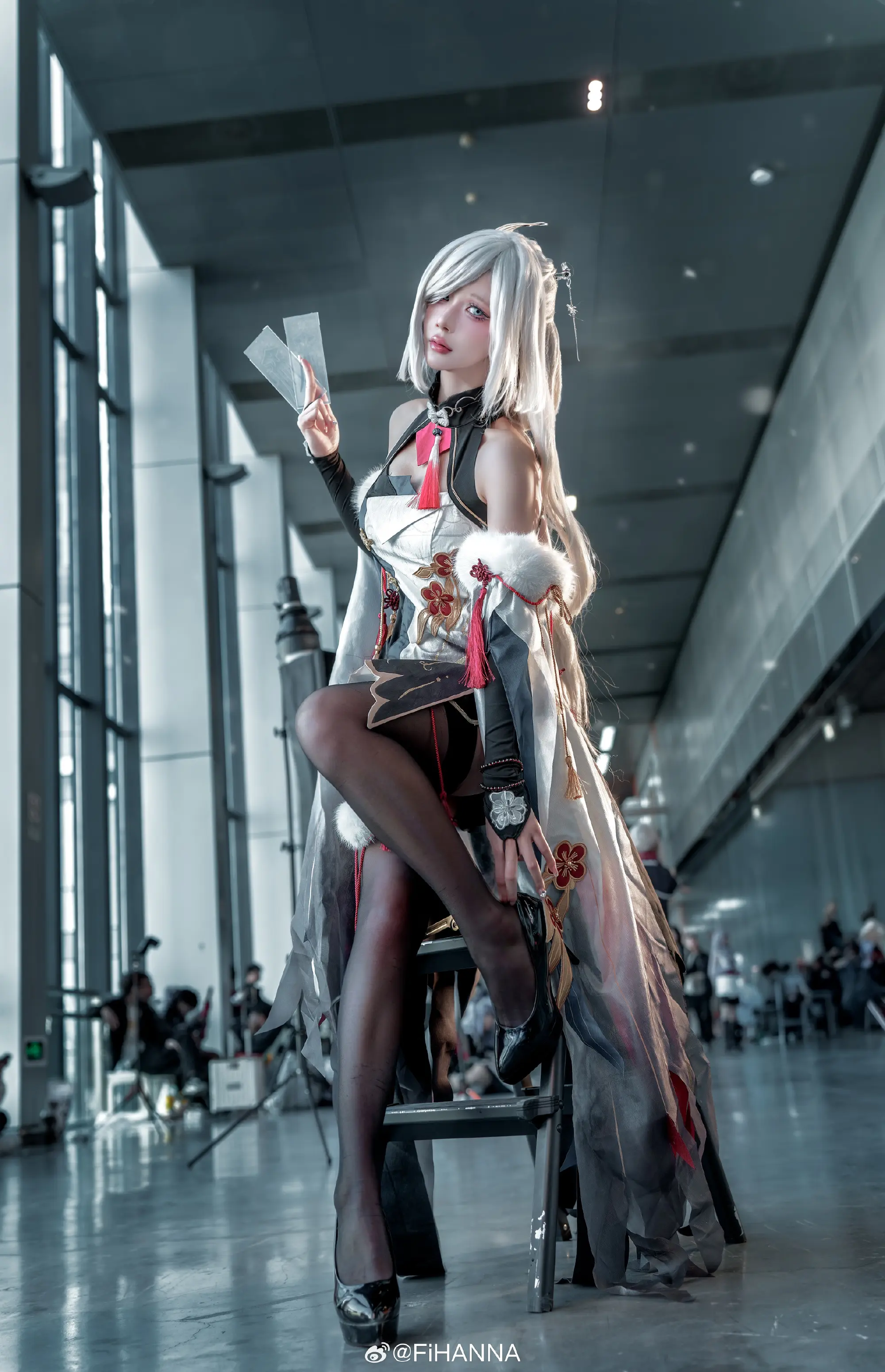 动漫Coser@FiHANNA 申鹤_雪中红梅ver-公众号小姨ai