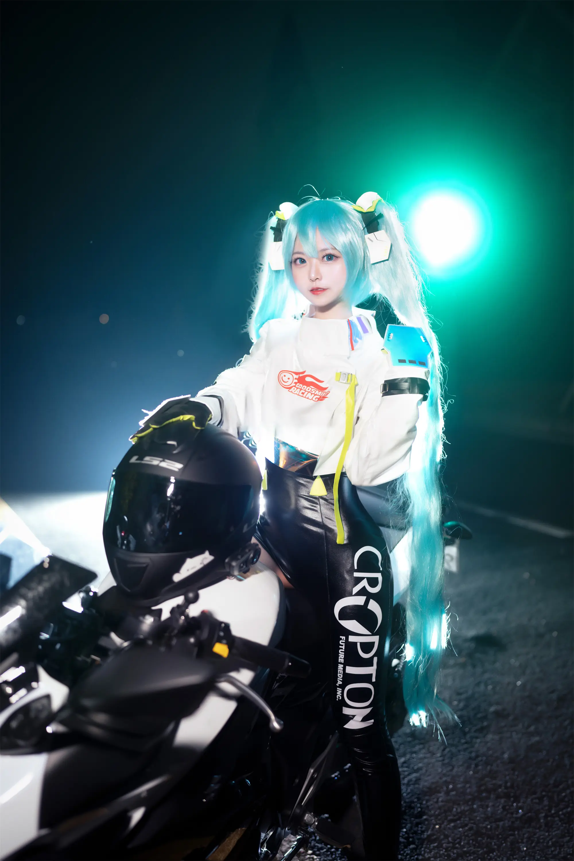 初音未来 赛车服 cosplay-公众号小姨ai