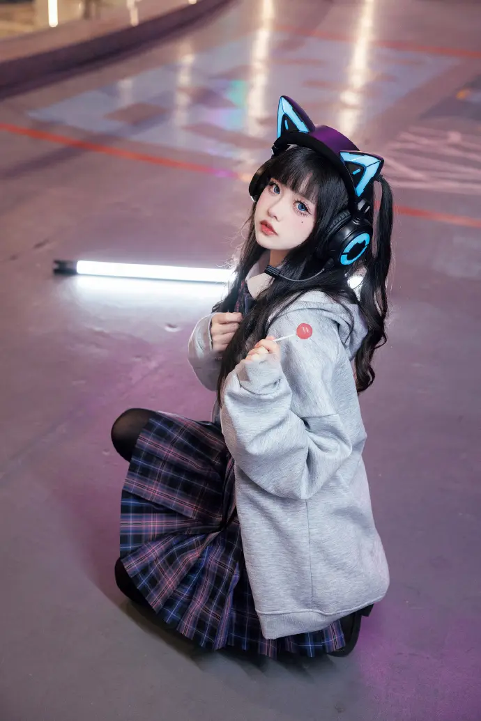妖舞猫耳耳机 电竞少女​​​JK写真-公众号小姨ai