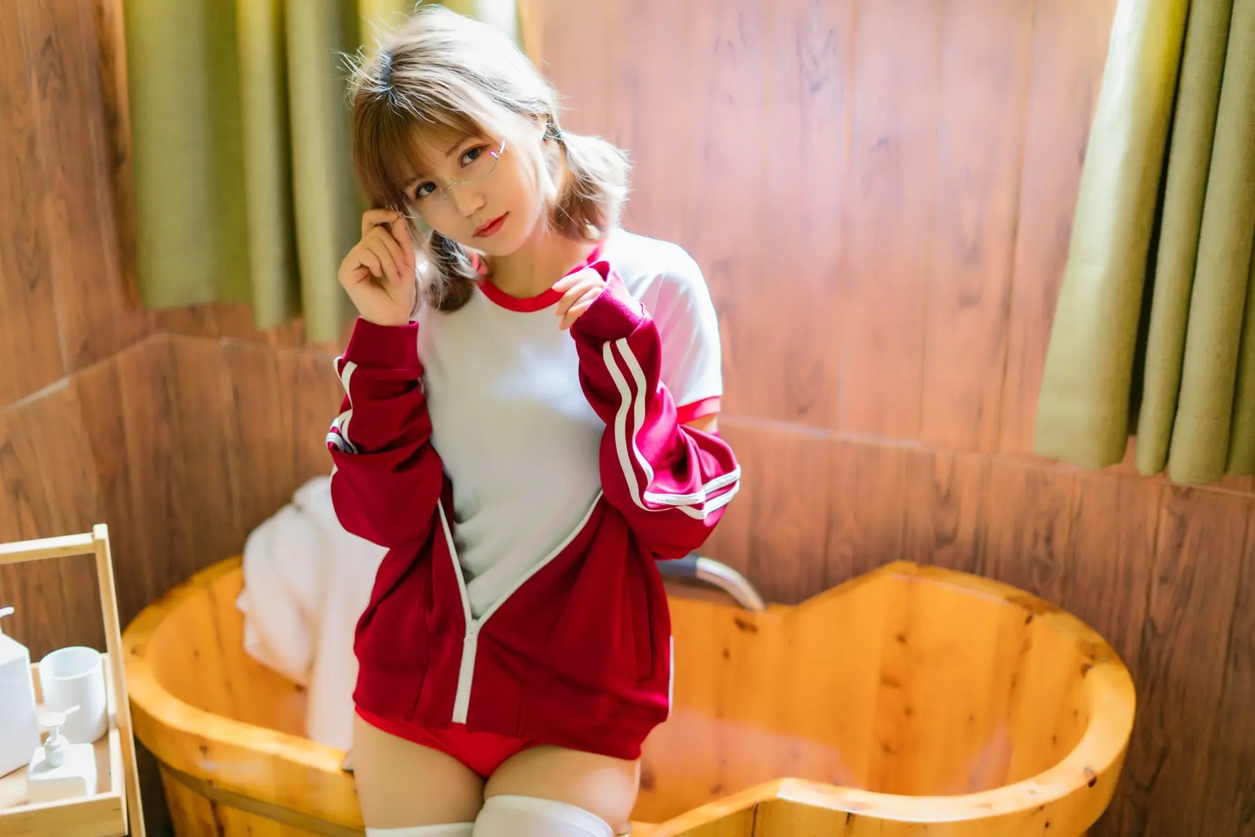 人气Coser@小仓千代 红色体操服