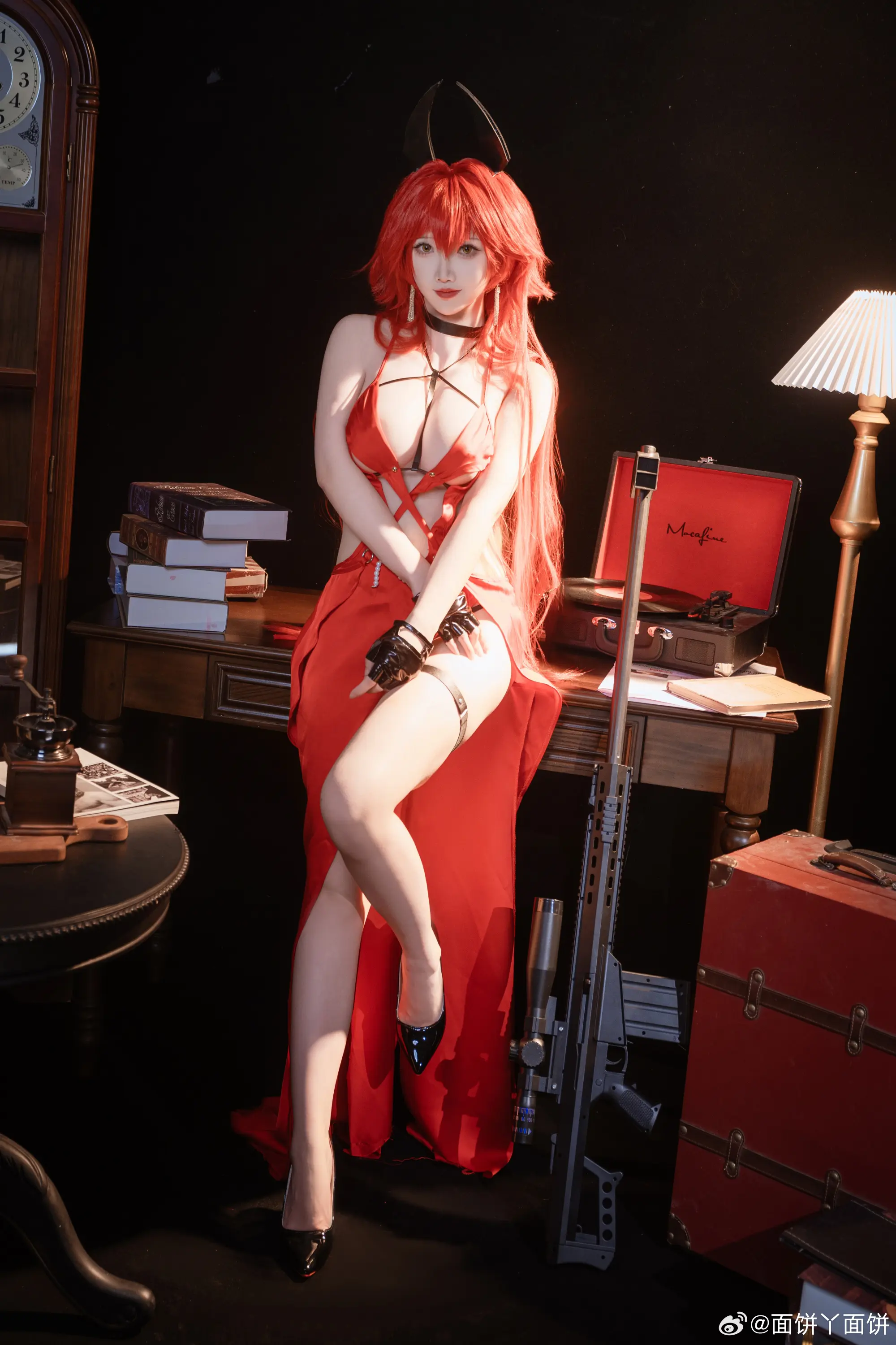 cosplay 嗨~美女，等等要不要跟我跳支舞！Nikke:胜利女神 小红帽@面饼丫面饼-公众号小姨ai