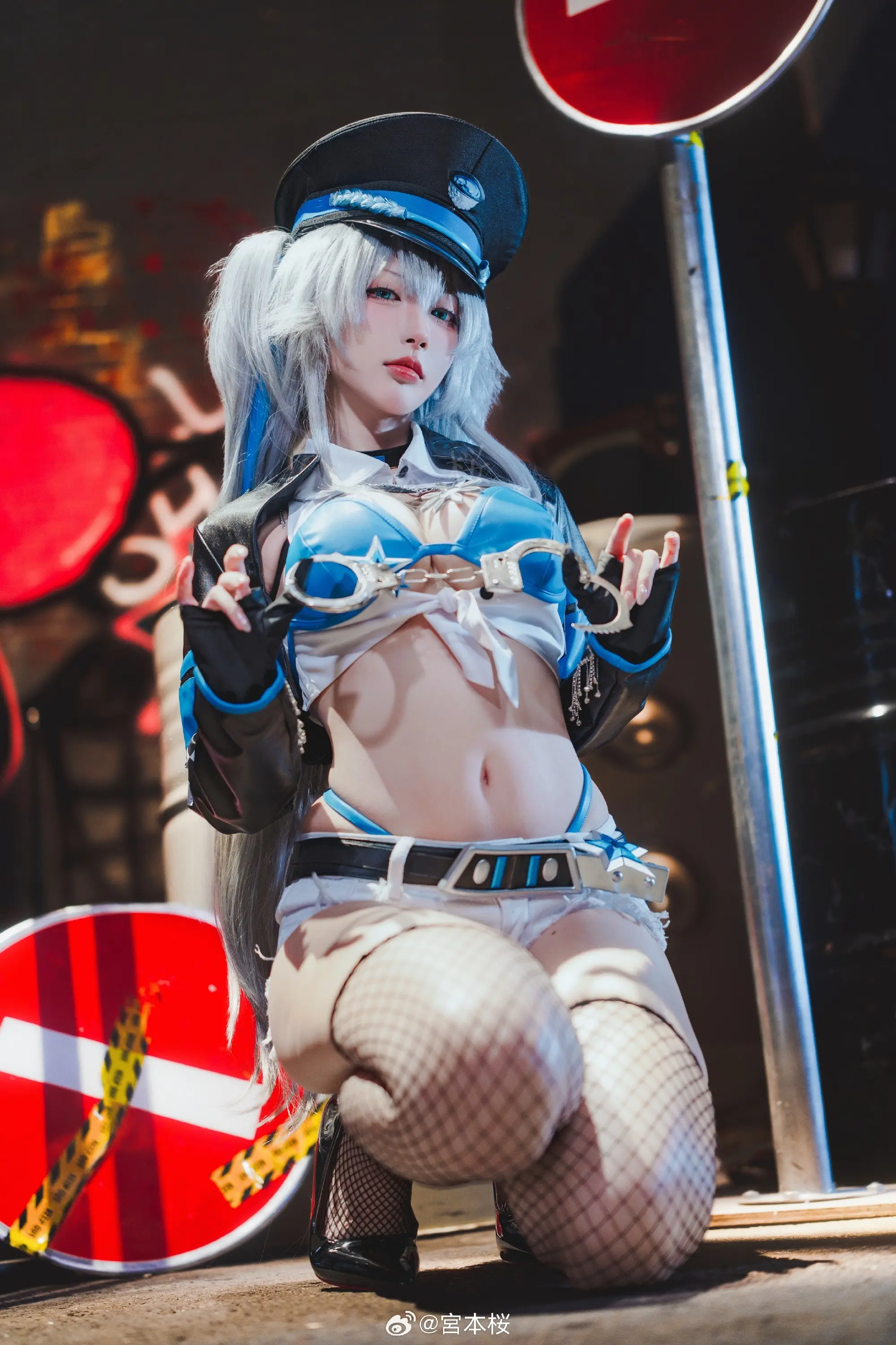 COSPLAY 这个姿势太累人了，真的不能把我放出来吗？ 交错战线 刃齿@宮本桜-公众号小姨ai