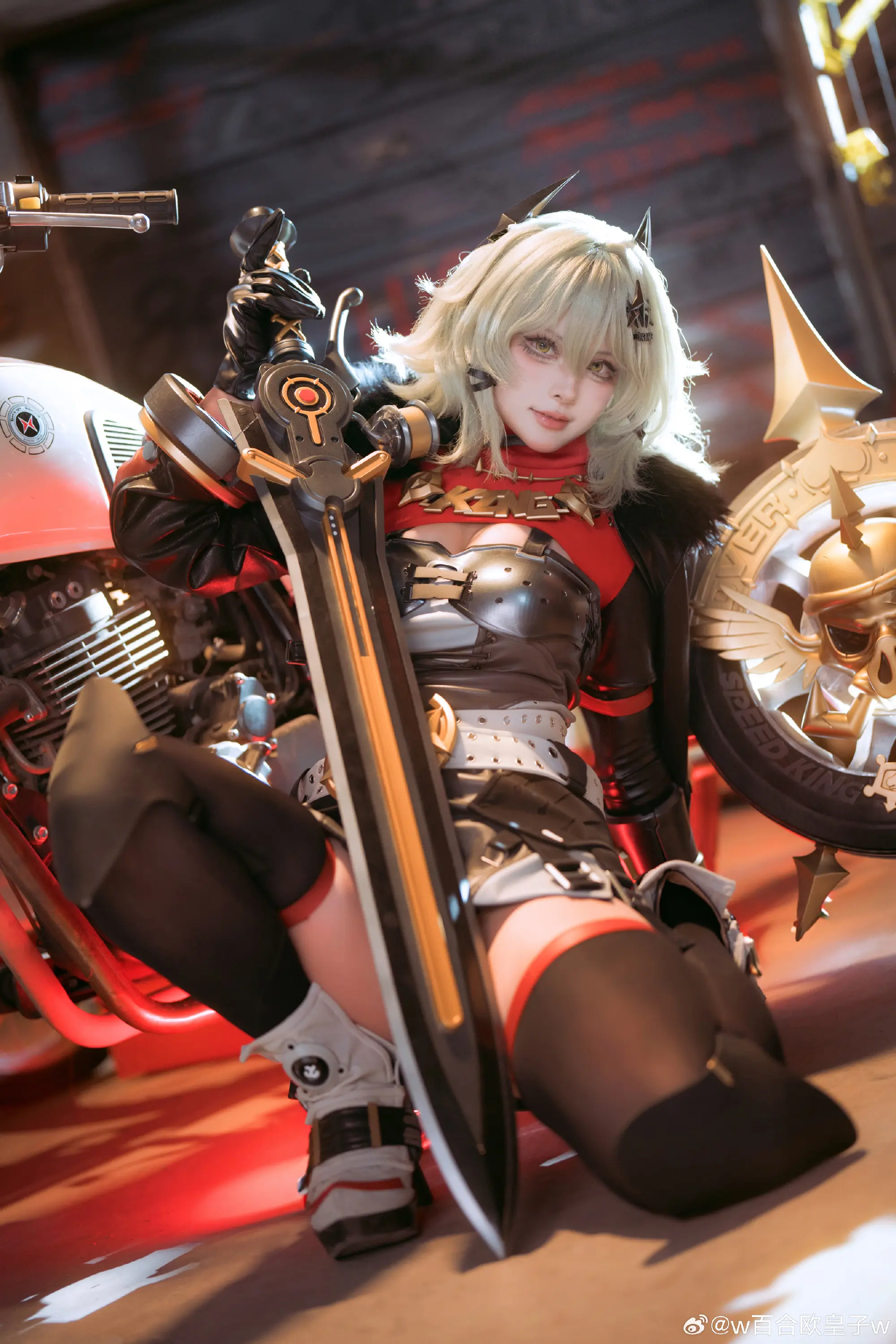 动漫Coser@w百合欧皇子w 凯撒金-公众号小姨ai