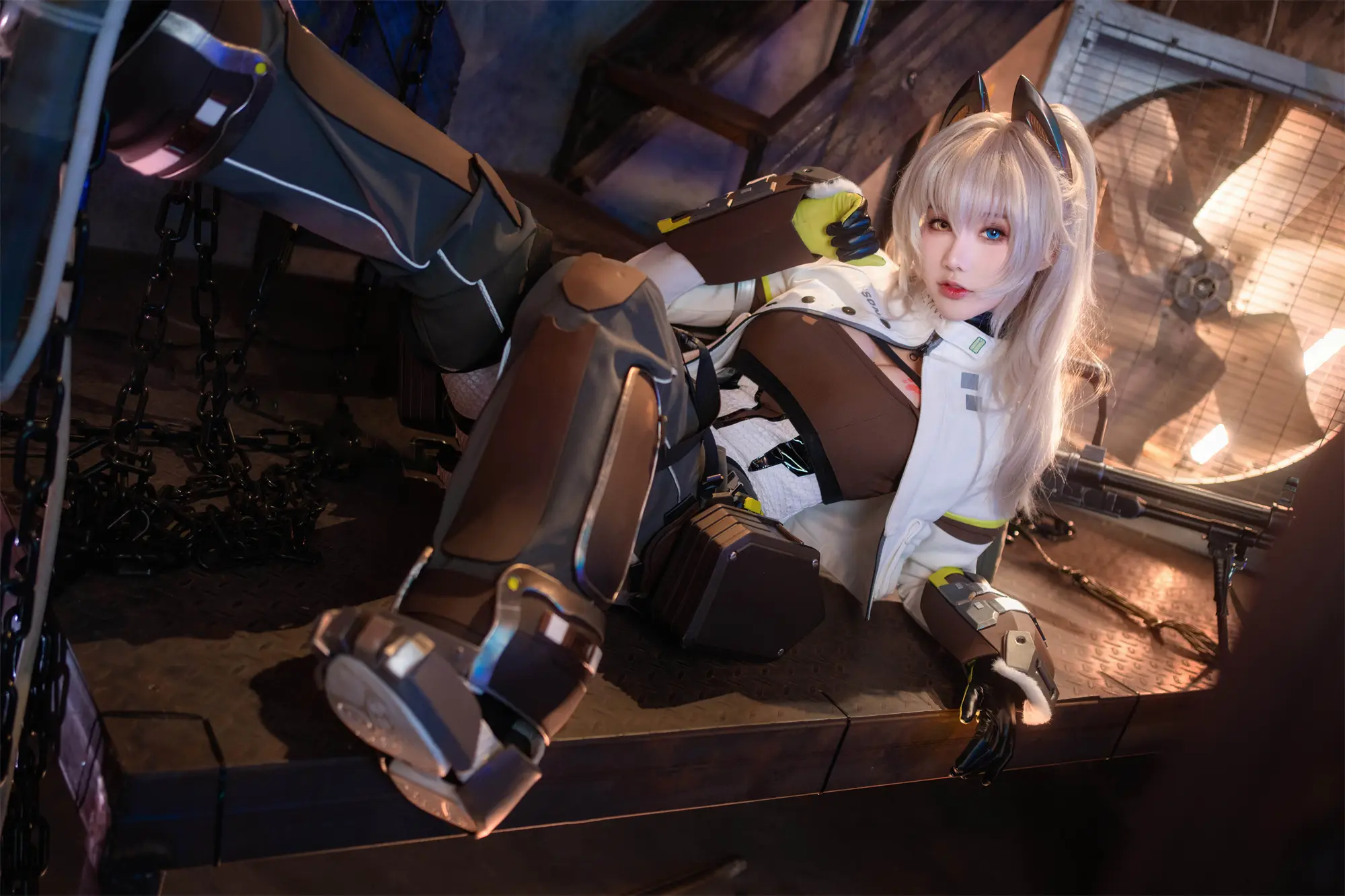 《少女前线2：追放》佩里缇亚cosplay-公众号小姨ai