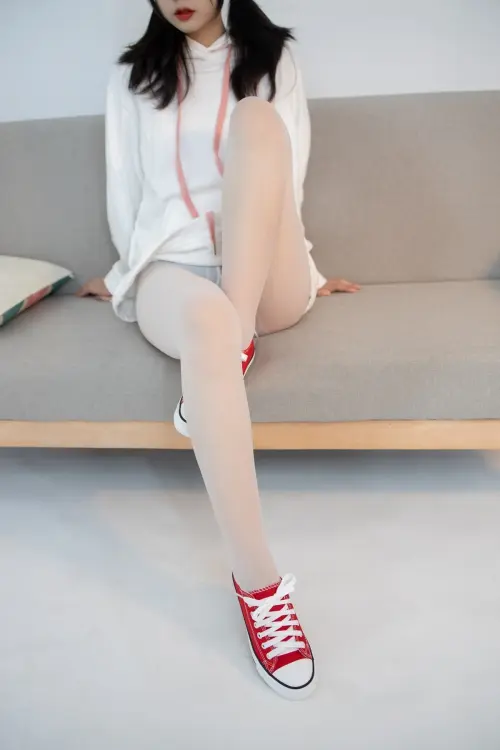 肉丝·红色帆布鞋-公众号小姨ai