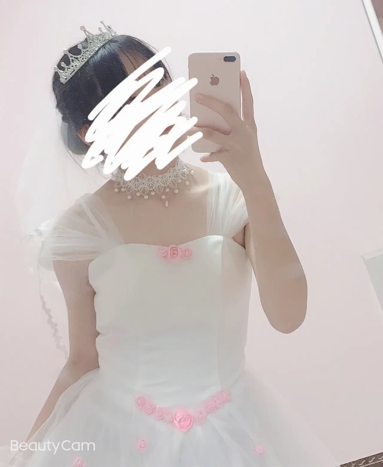 拉姆婚纱试穿-公众号小姨ai