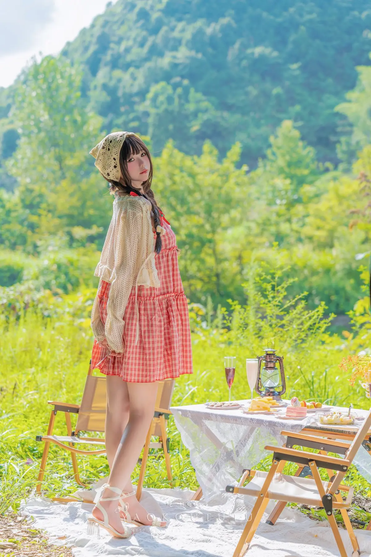 网紅博主@咬一口兔娘(黏黏团子兔) 『绿野茶会』Lovesick girls-公众号小姨ai