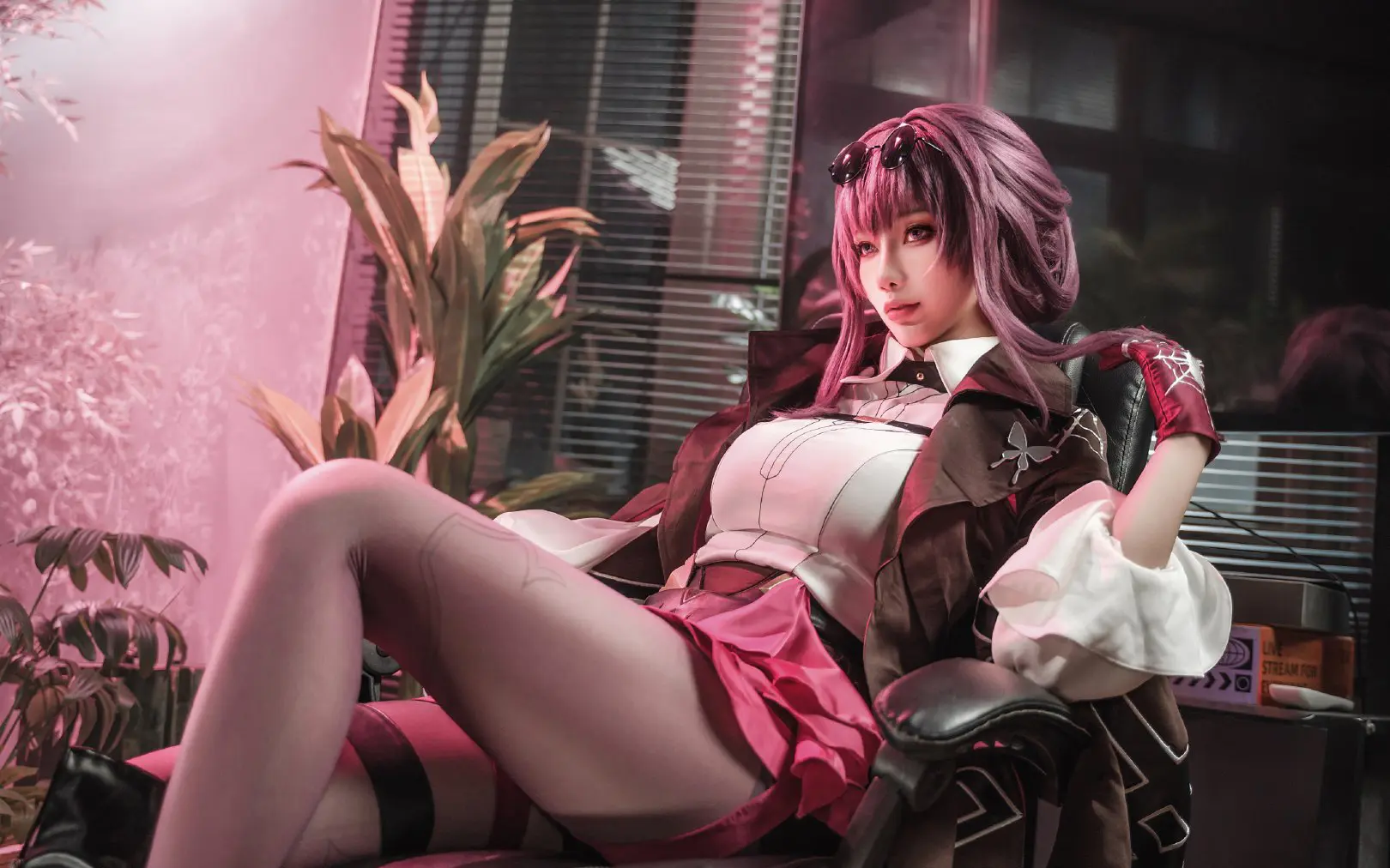 《崩坏星穹铁道》卡芙卡cosplay-公众号小姨ai