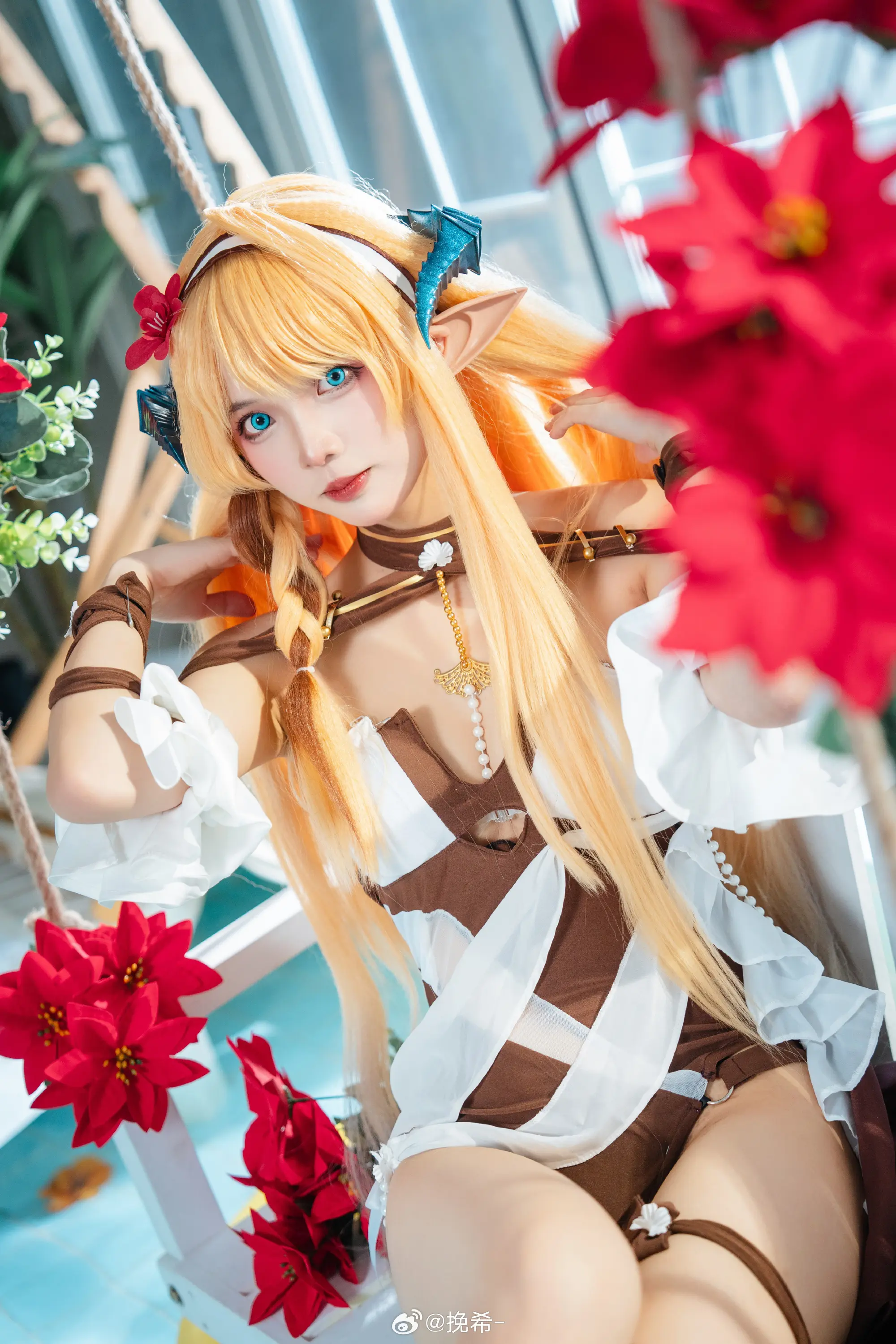 COSPLAY  阳光、沙滩还有大家，真的好怀念 明日方舟 琴柳@挽希--公众号小姨ai