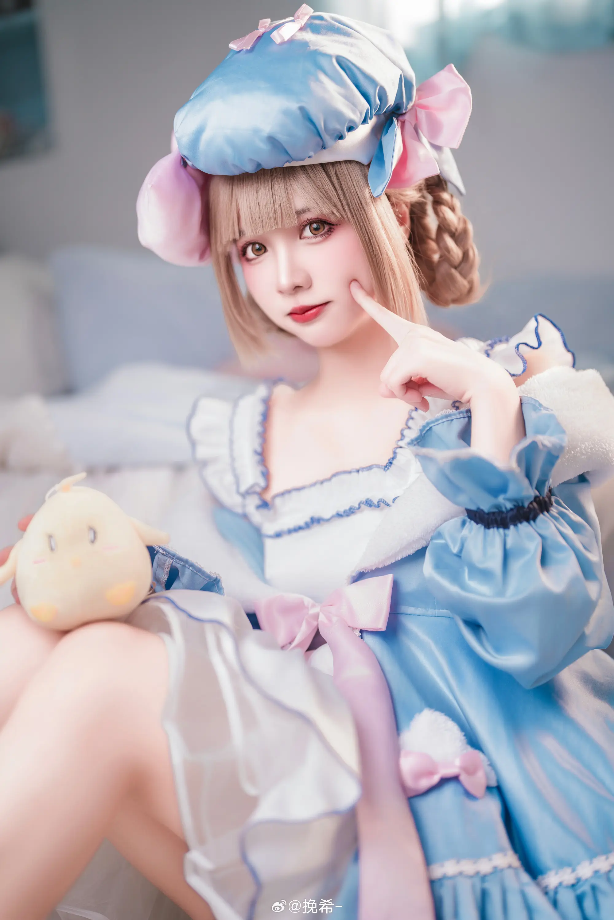 COSPLAY 📚 指挥官 想听故事吗？ 碧蓝航线@挽希--公众号小姨ai