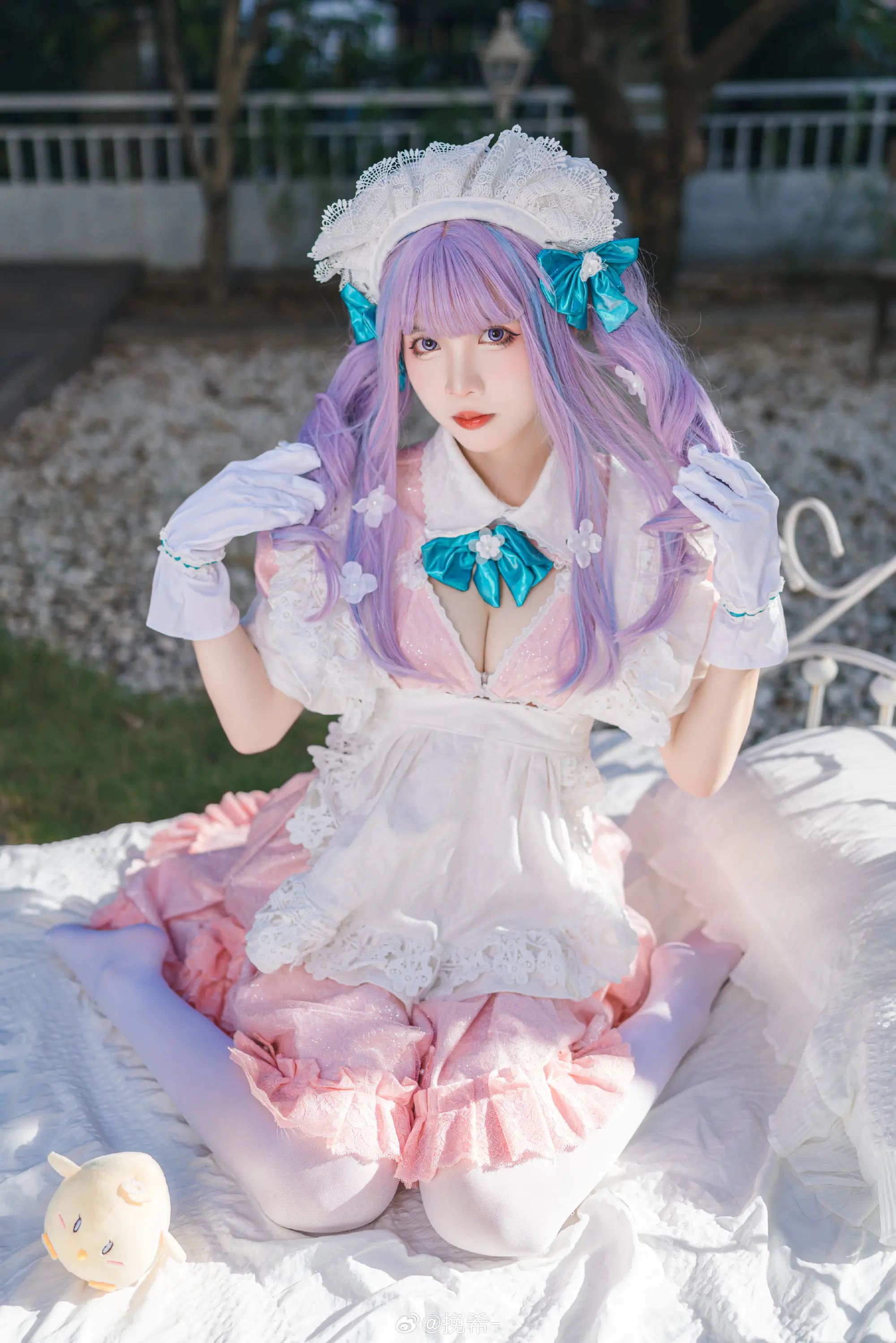 COSPLAY 指挥官大人，普利茅斯今天准备了轻巧的点心套餐，希望您能心情愉快的享用 碧蓝航线@挽希--公众号小姨ai