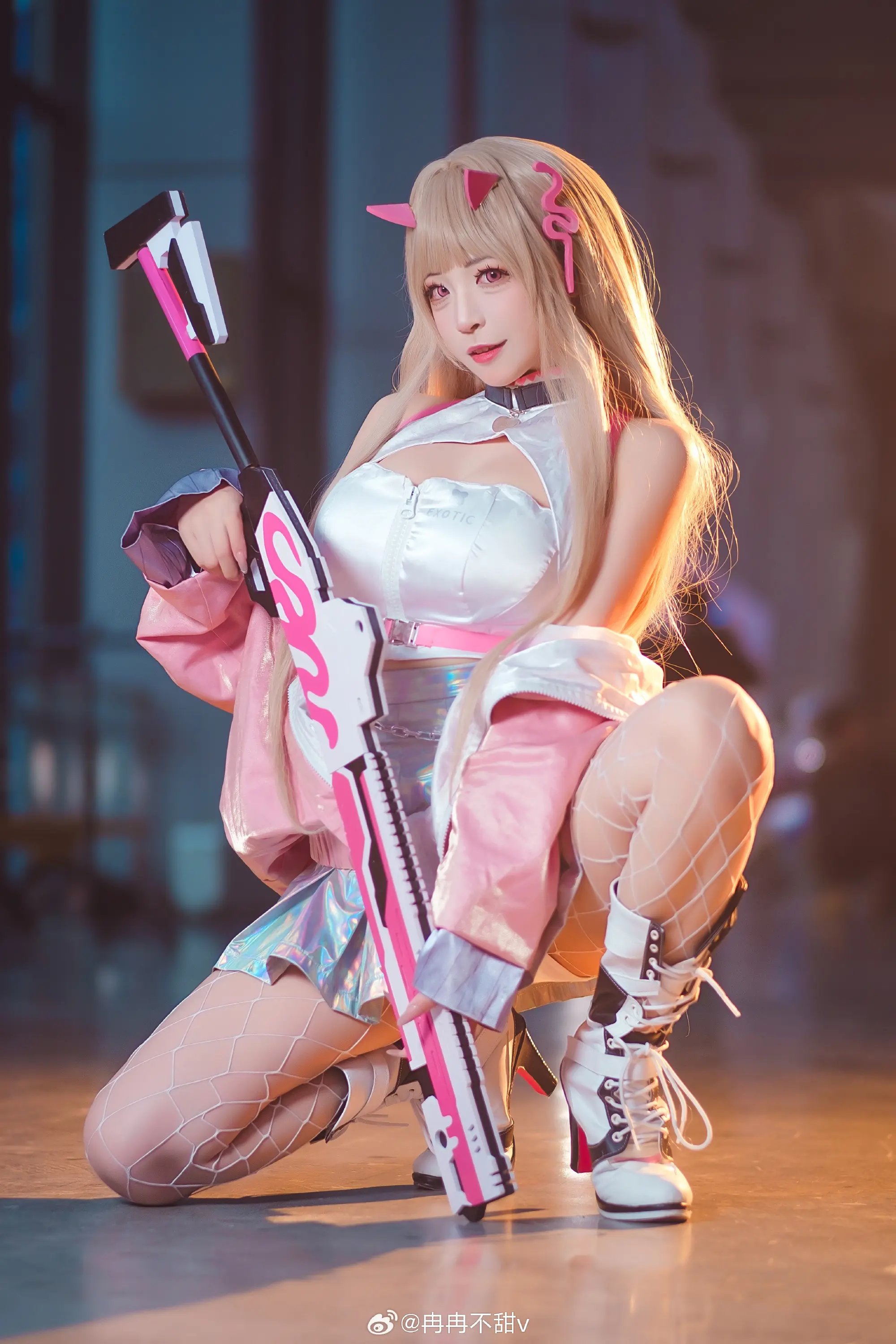 COSPLAY 💕可是毒蛇小姐她叫我亲爱的诶！@冉冉不甜v-公众号小姨ai