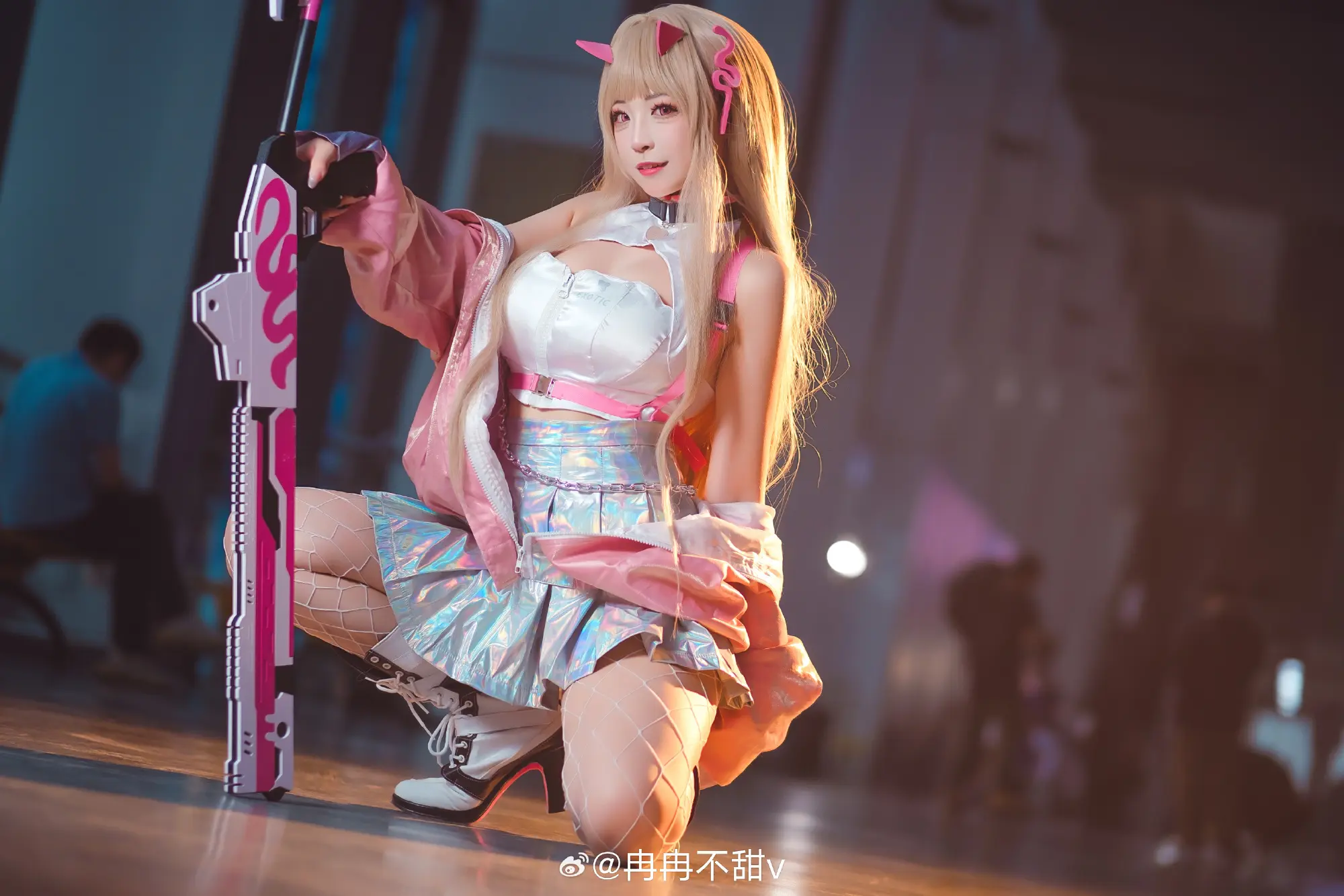 COSPLAY 💕可是毒蛇小姐她叫我亲爱的诶！@冉冉不甜v-公众号小姨ai