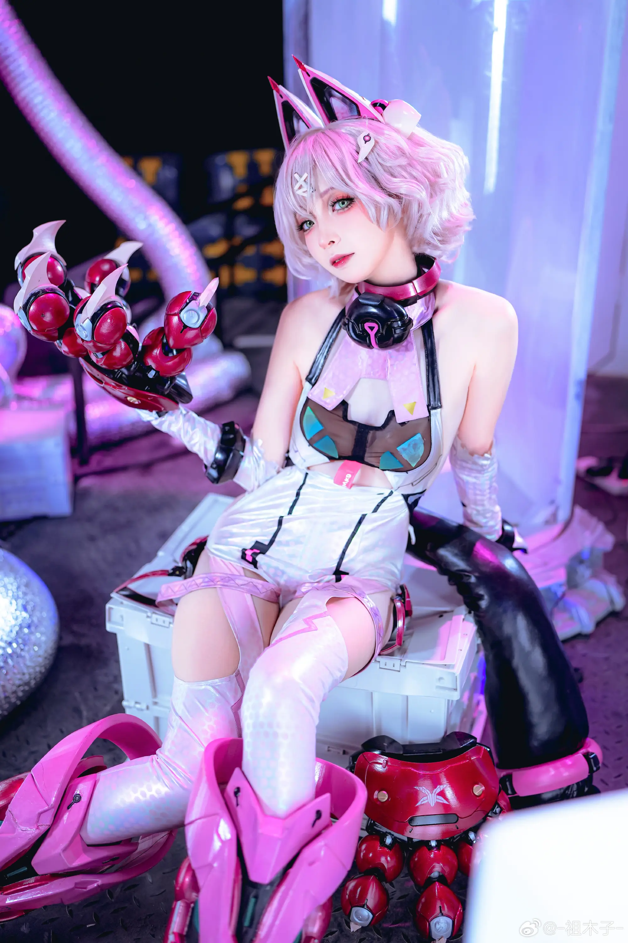 COSPLAY 代号绯猁，防火猫前来报到，就这样喵～ 交错战线@-祖木子--公众号小姨ai
