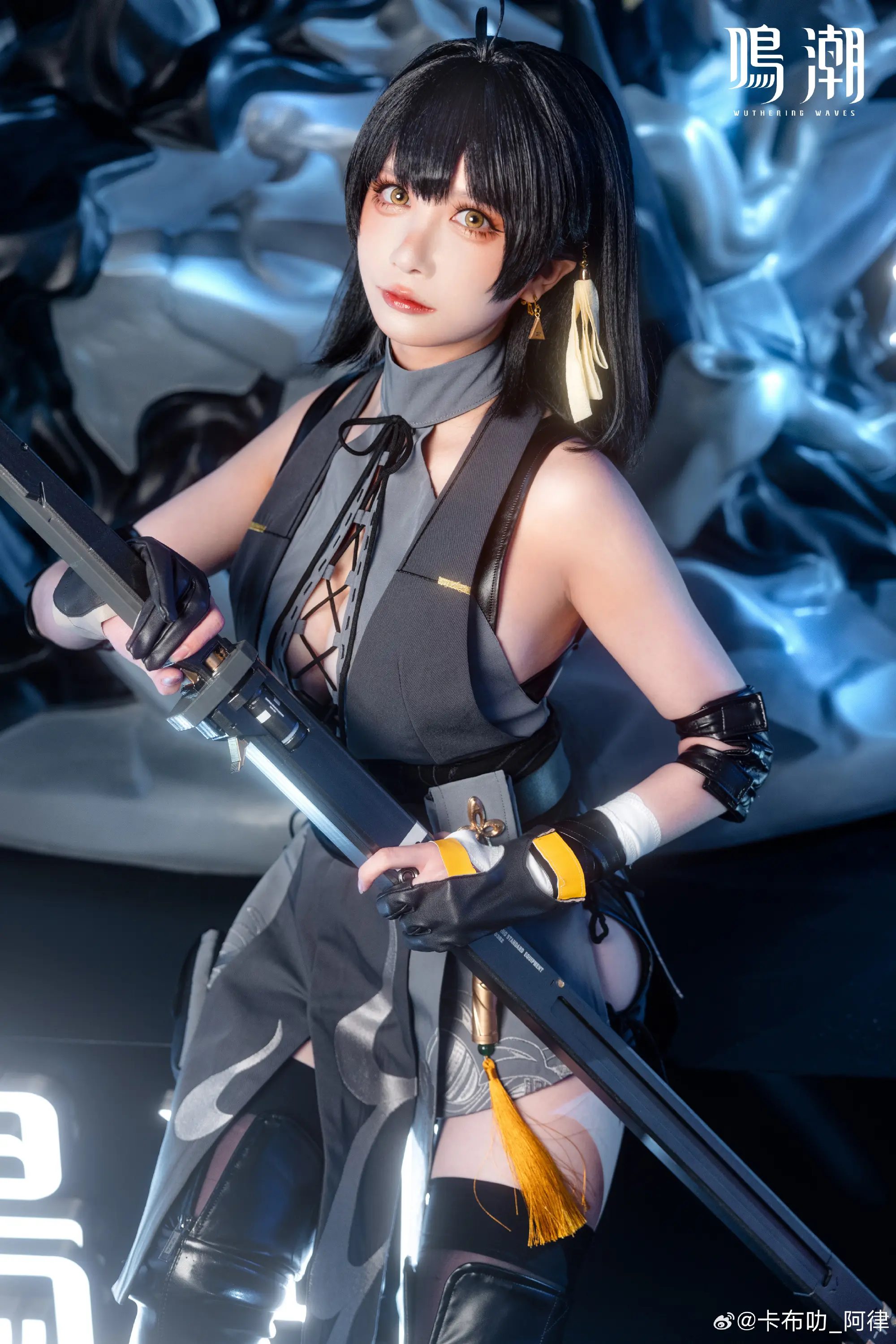 COSPLAY 这次担任的是女漂泊者(ง •̀_•́)ง 鸣潮 安可 @可以吃的小奶糖-公众号小姨ai