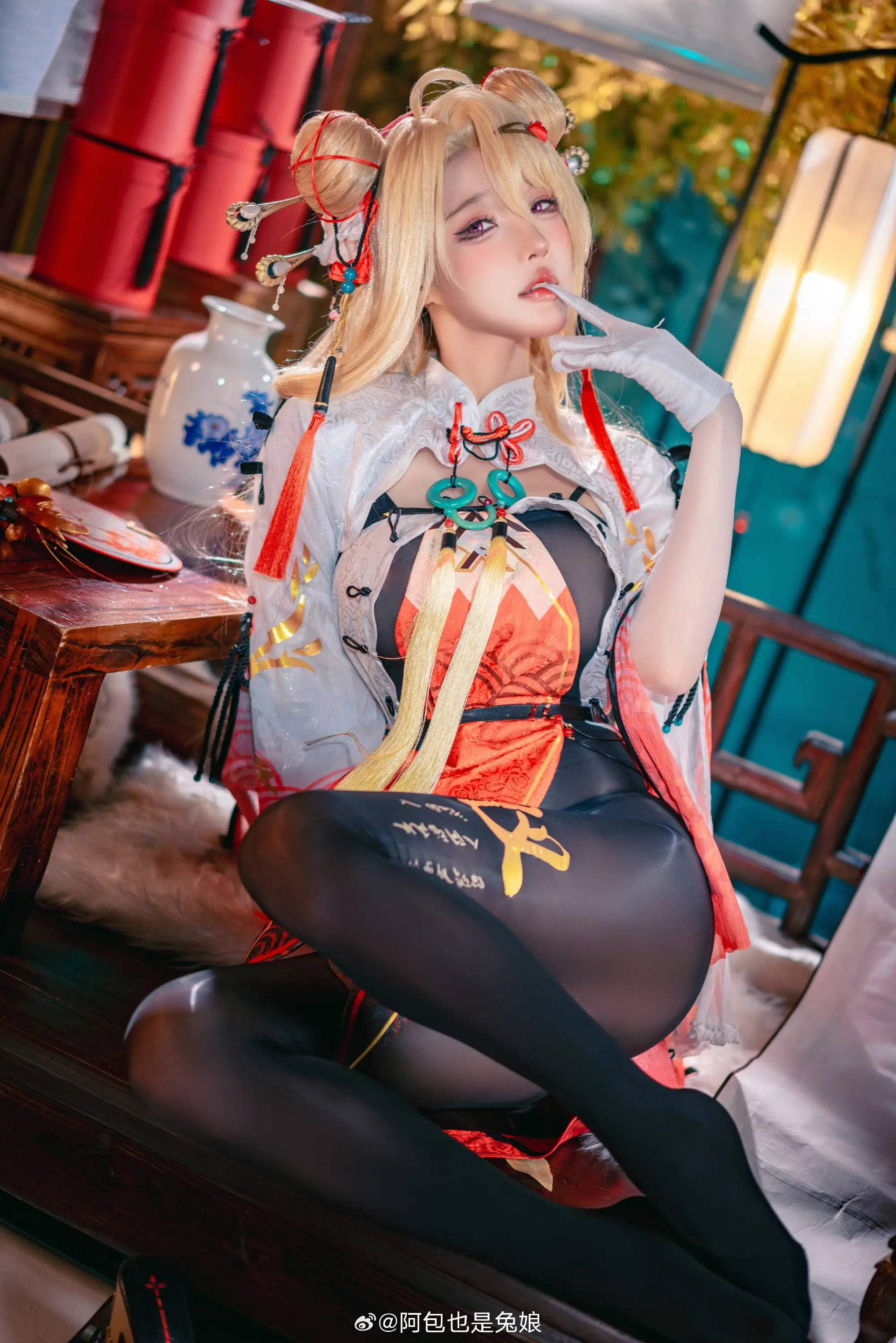 COSPLAY 在踏上回家之旅的途中，为大家带来了新春皮的咎瓦尤斯🧨🏮！！@阿包也是兔娘-公众号小姨ai