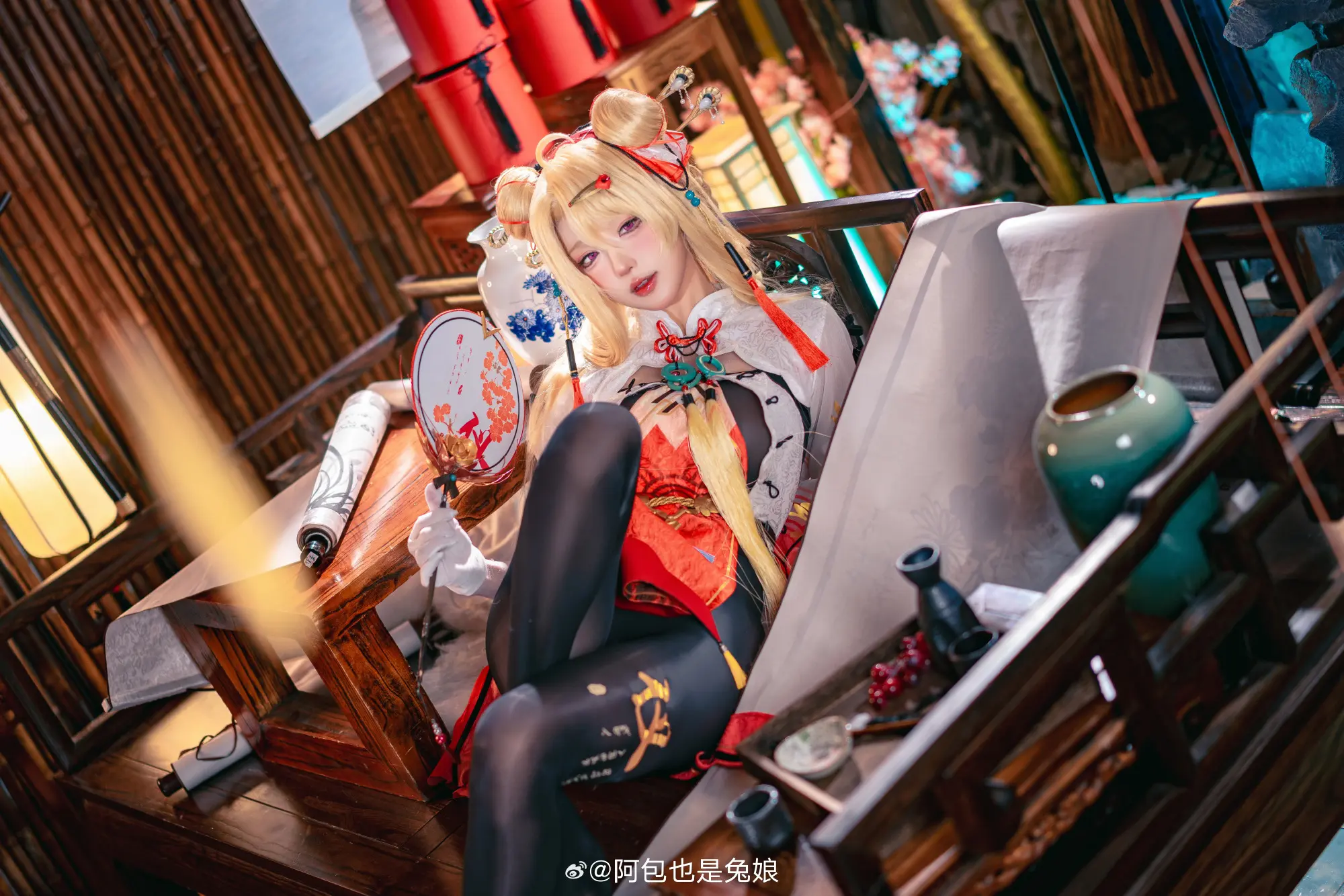 COSPLAY 在踏上回家之旅的途中，为大家带来了新春皮的咎瓦尤斯🧨🏮！！@阿包也是兔娘 COSPLAY-第2张