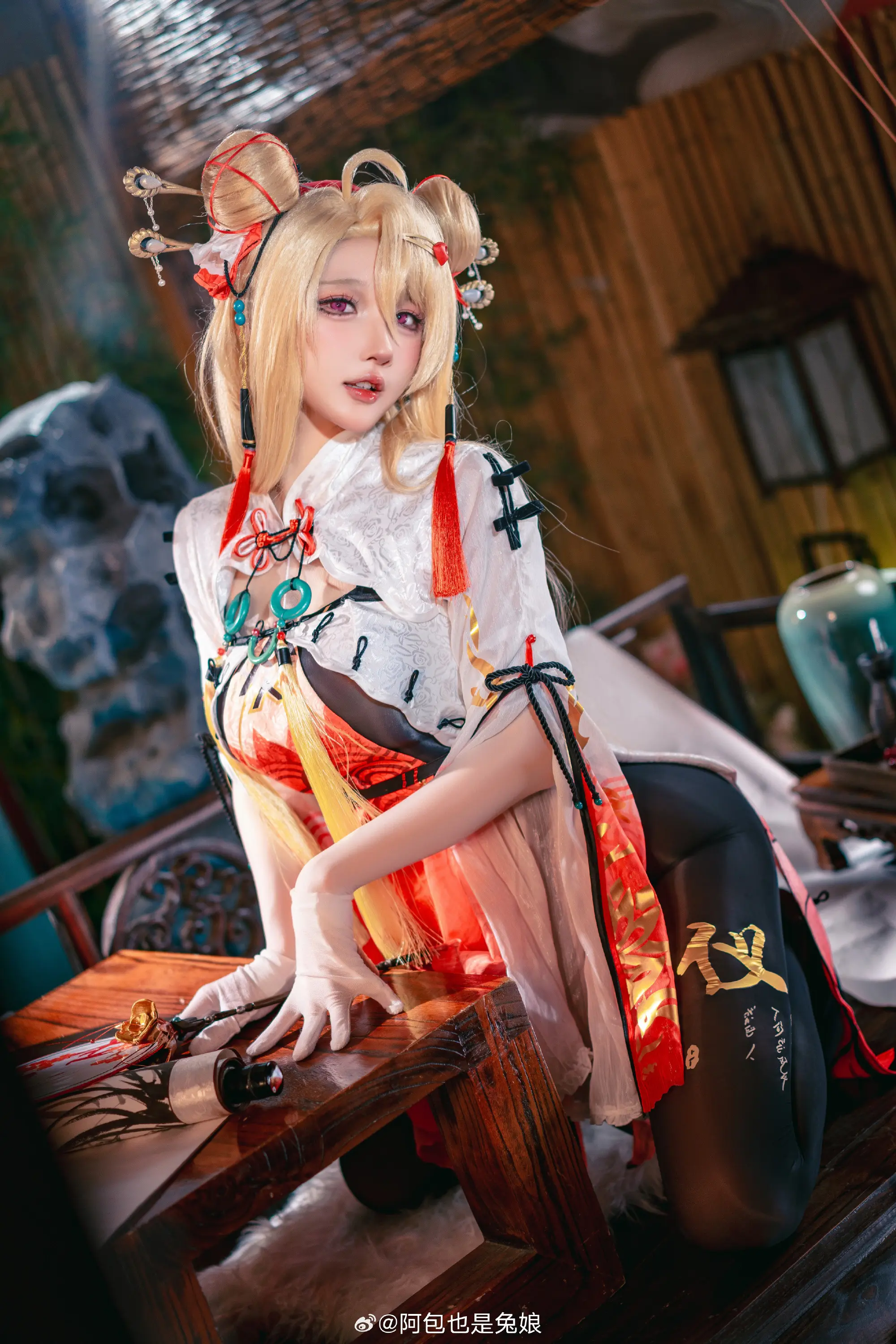 COSPLAY 在踏上回家之旅的途中，为大家带来了新春皮的咎瓦尤斯🧨🏮！！@阿包也是兔娘 COSPLAY-第10张