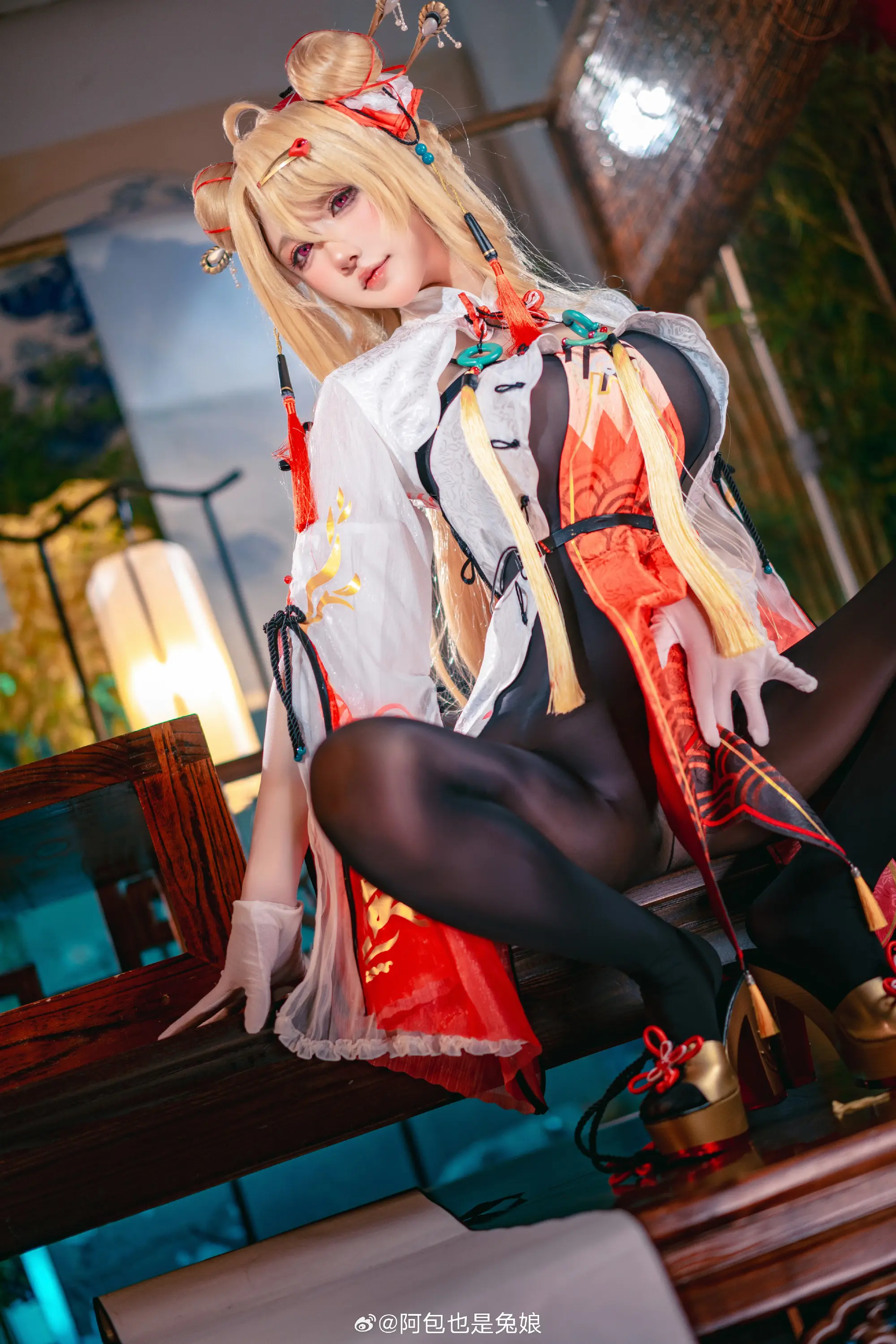 COSPLAY 在踏上回家之旅的途中，为大家带来了新春皮的咎瓦尤斯🧨🏮！！@阿包也是兔娘 COSPLAY-第8张