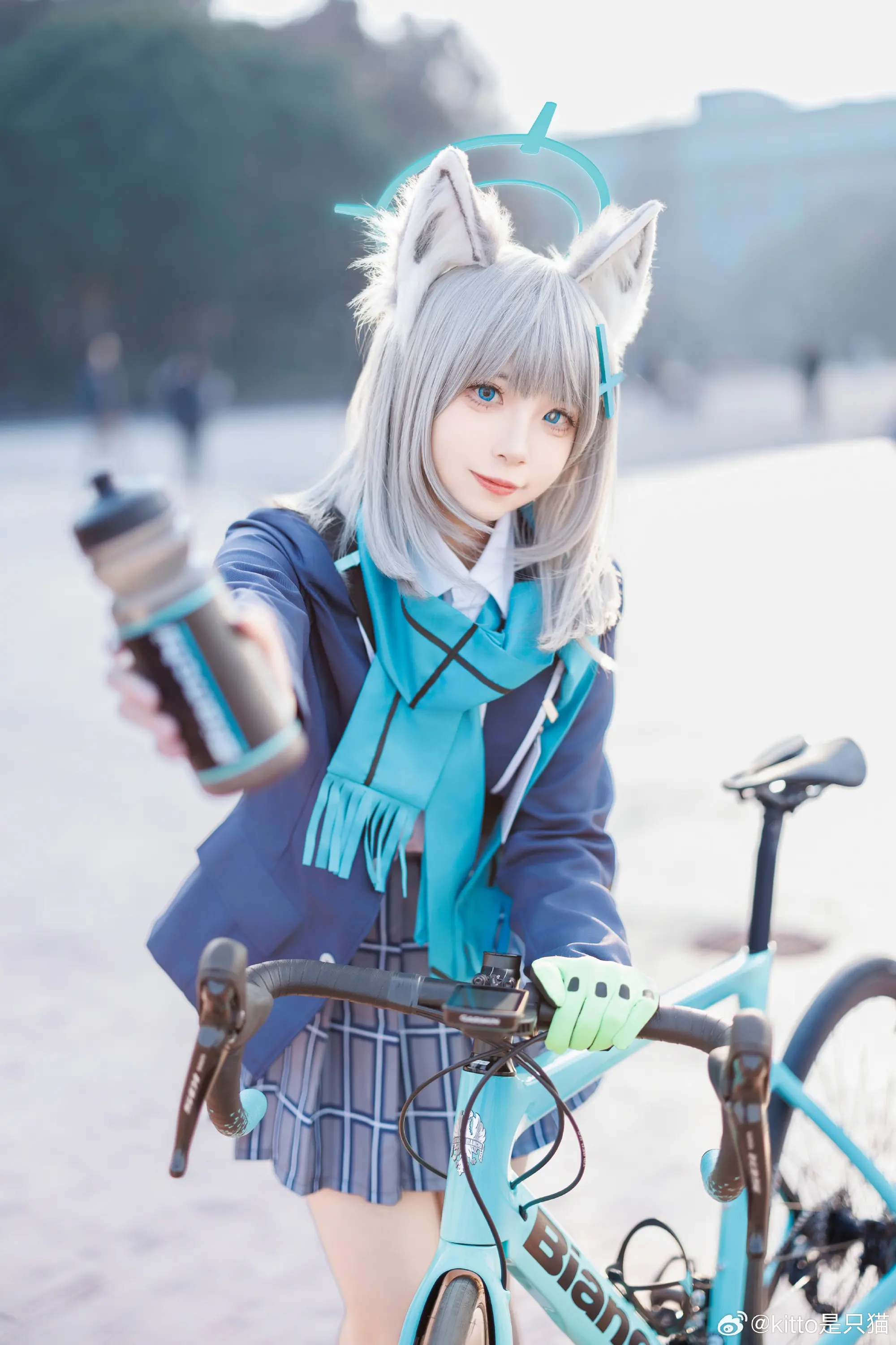 cosplay …唔？我脸上粘什么东西了吗？蔚蓝档案 砂狼白子@kitto是只猫-公众号小姨ai