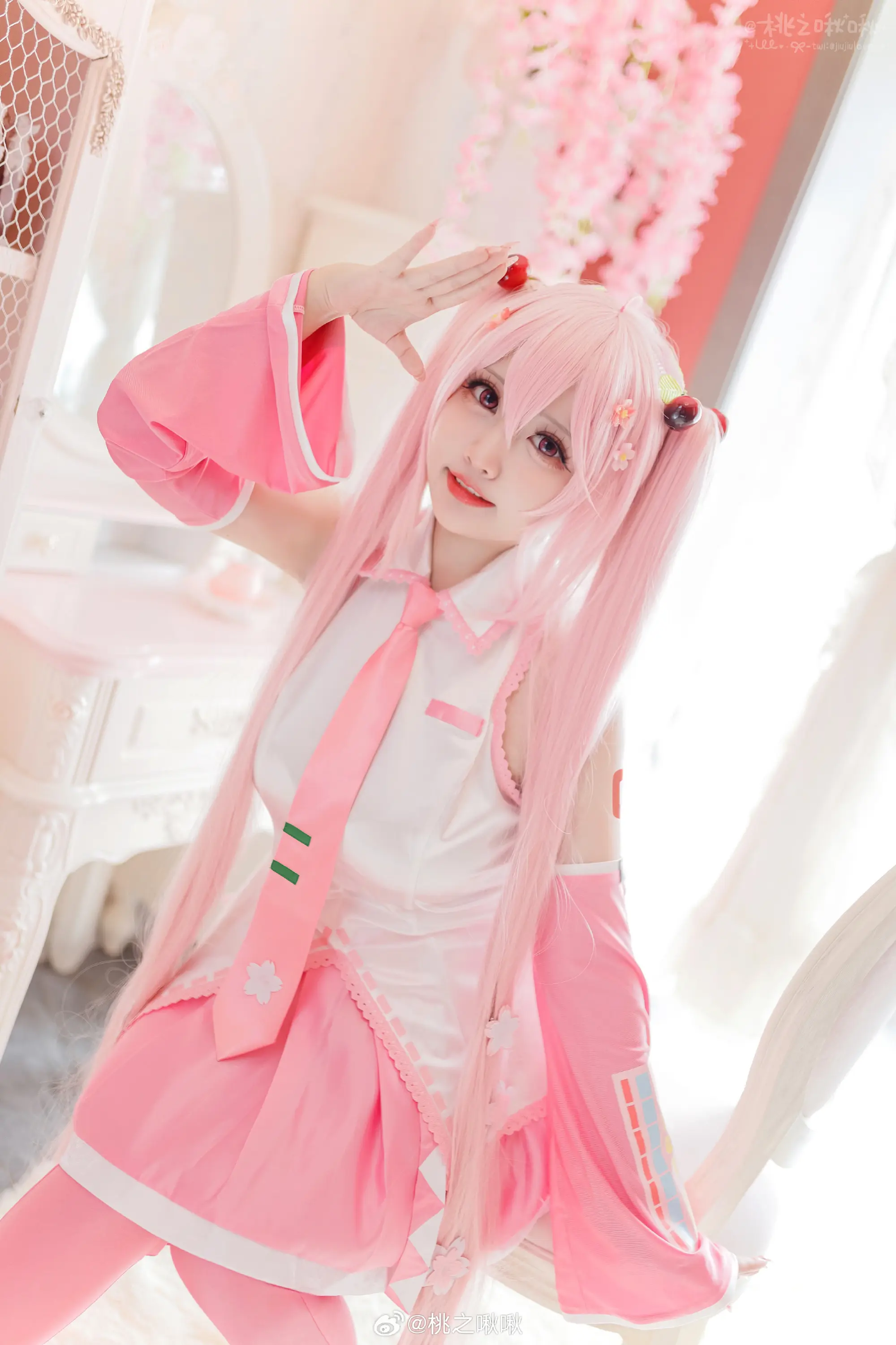 COSPLAY 🌸春日的樱色妖精🌸 樱初音!樱初音!终于发这套啦~@桃之啾啾-公众号小姨ai
