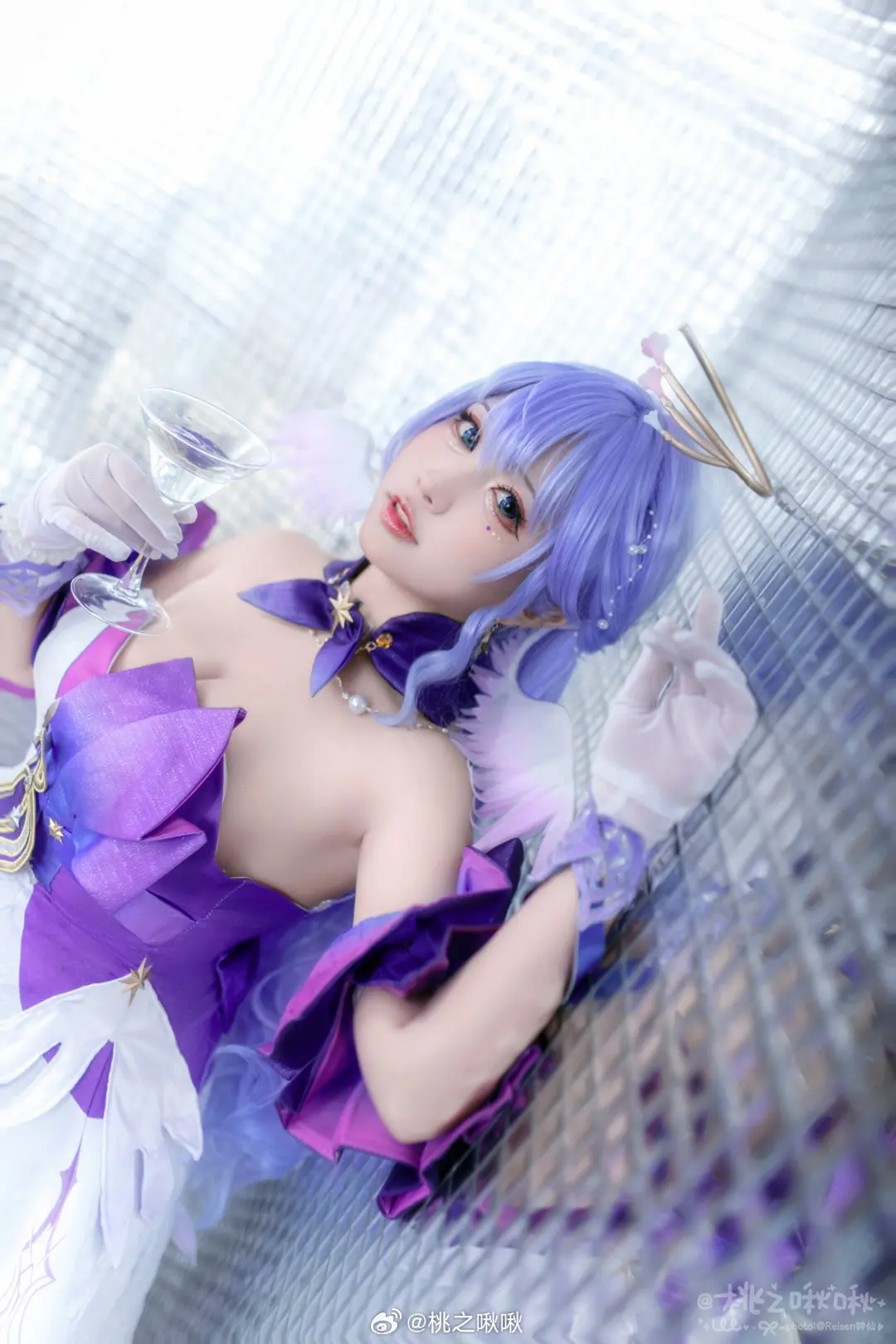COSPLAY 但无人在意 聚光灯下知更鸟真正的愿望。崩坏：星穹铁道 知更鸟@桃之啾啾-公众号小姨ai