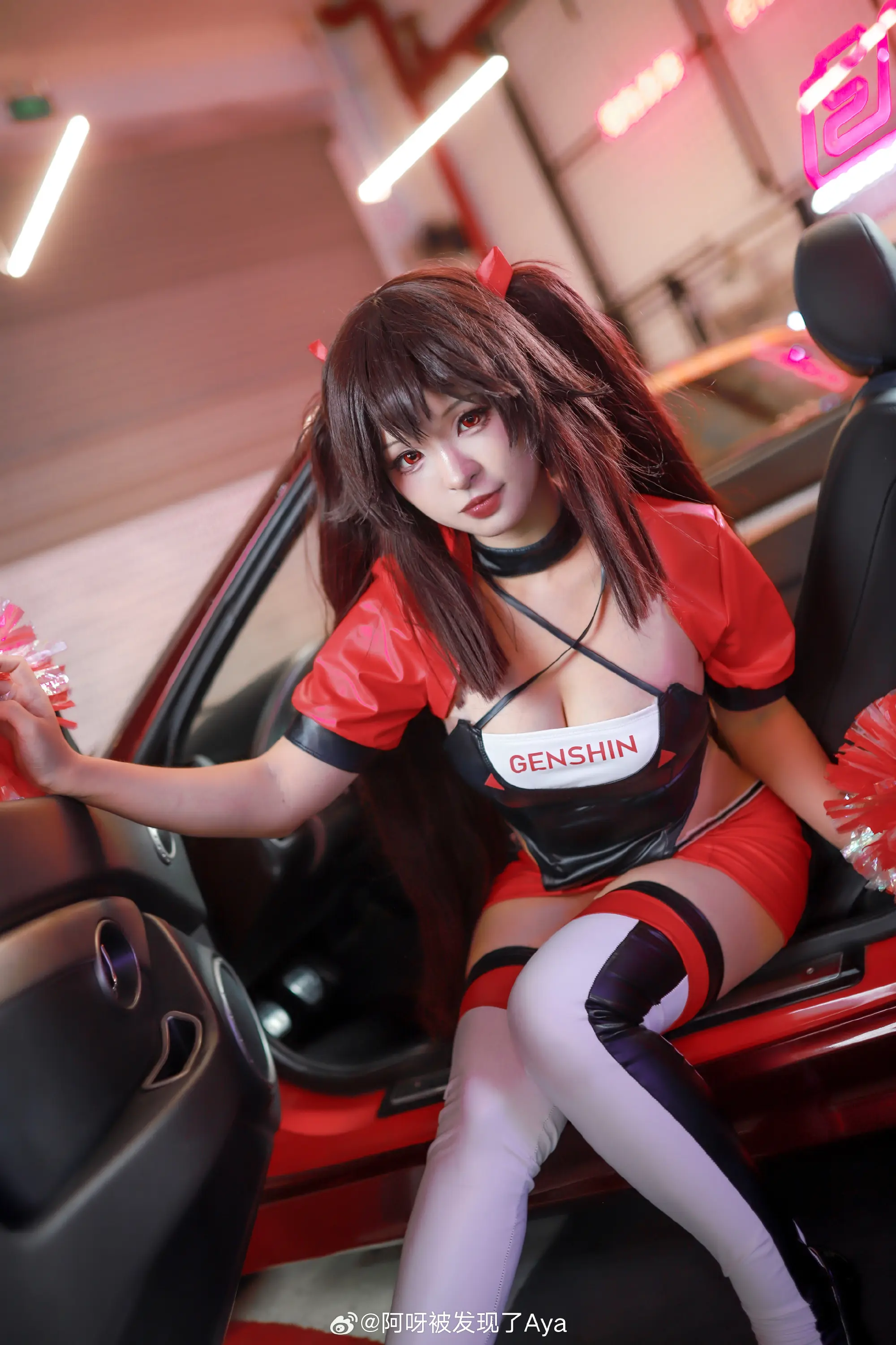 COSPLAY 哦，你困了吗～？那你好好休息吧，我一个人四处转转～原神 赛车娘胡桃@阿呀想长高-公众号小姨ai