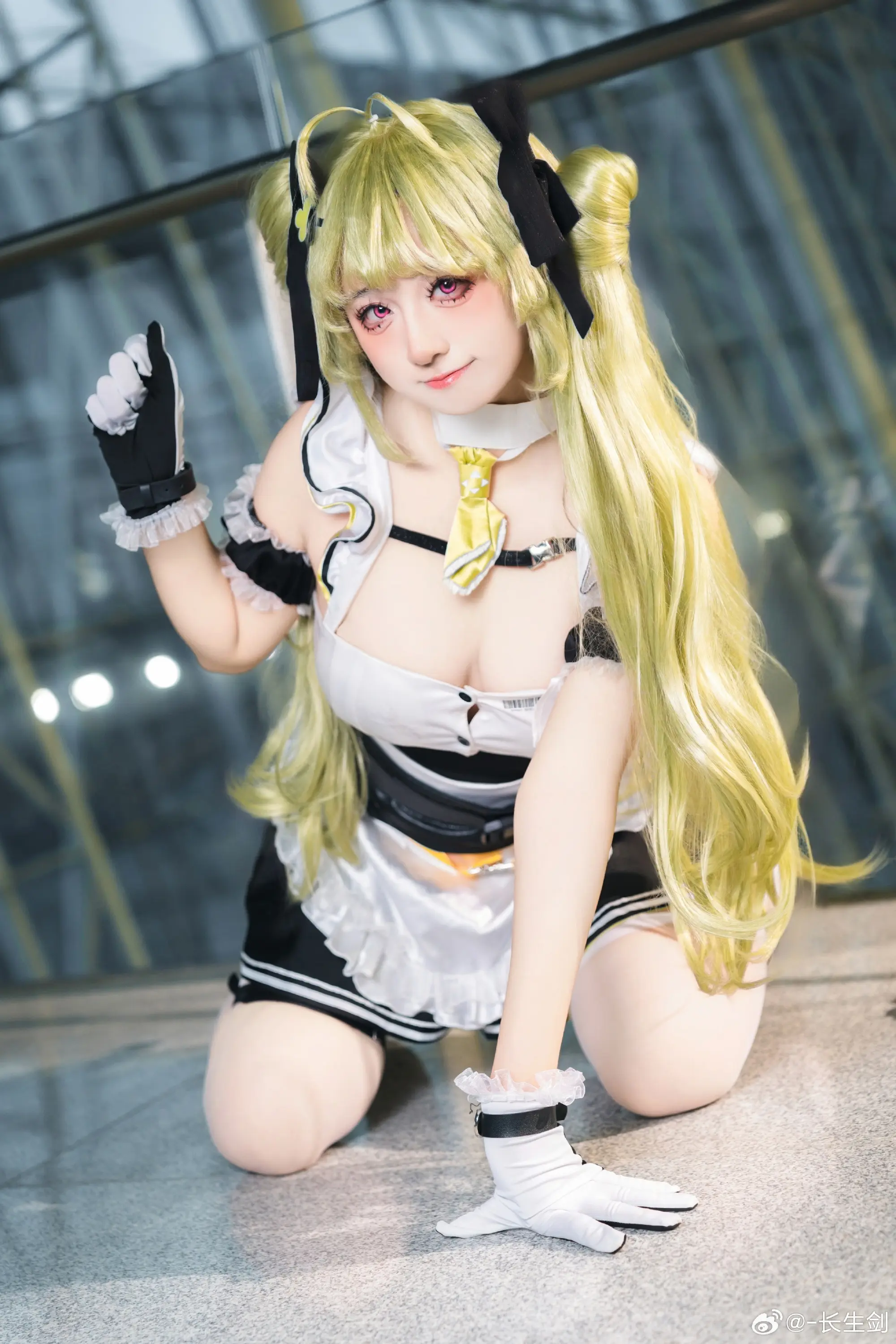 COSPLAY nikke:胜利女神@十悲伤小木十 ​​​-公众号小姨ai