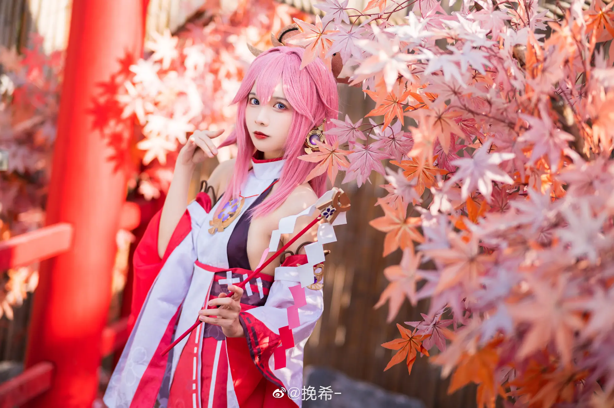 真有眼光，那么…要来摸摸看吗～  原神 八重神子@挽希--公众号小姨ai