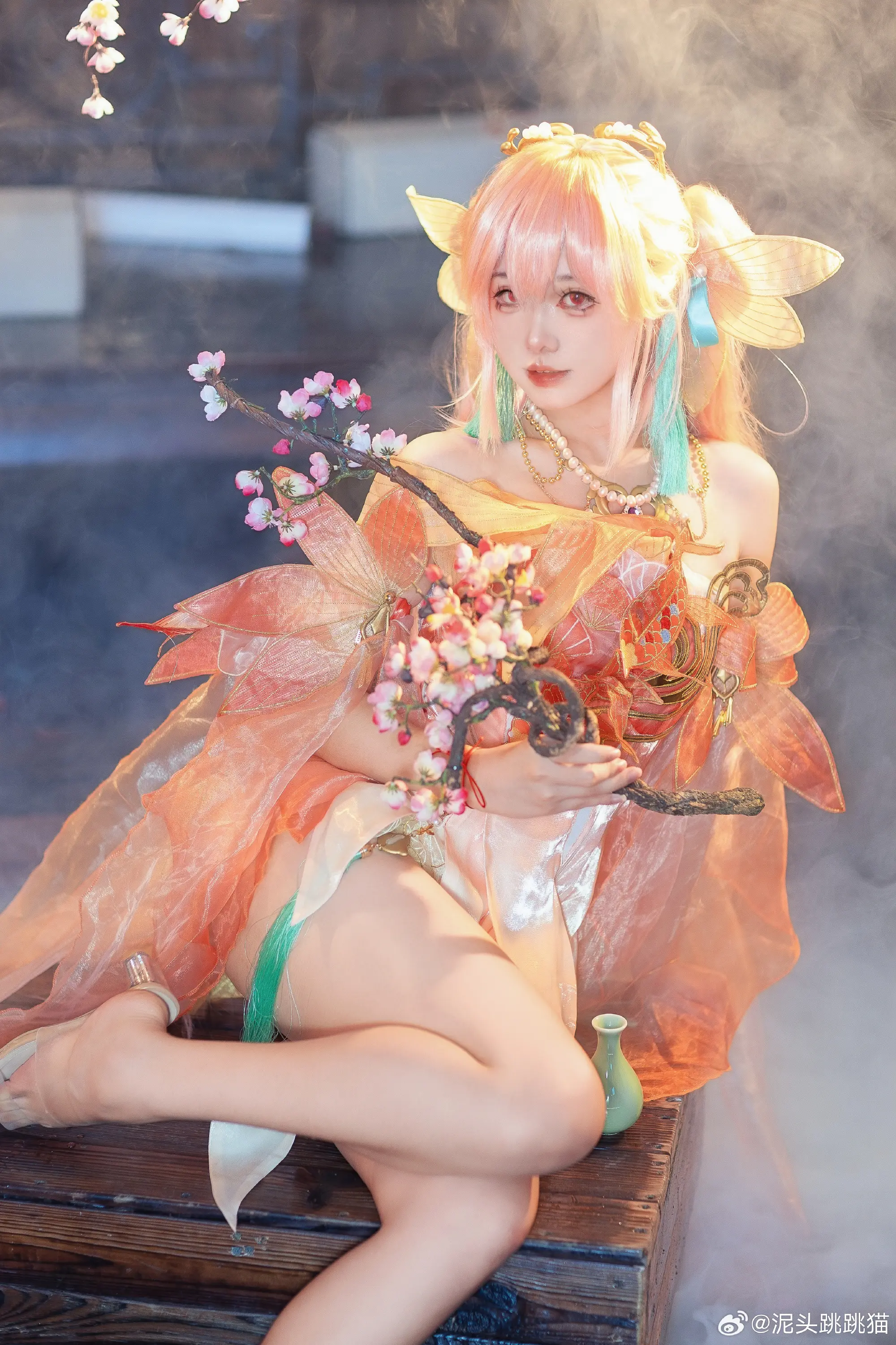 cosplay 浮光映锦鲤，一舞如入梦 永劫无间 土御门胡桃@泥头跳跳猫-公众号小姨ai