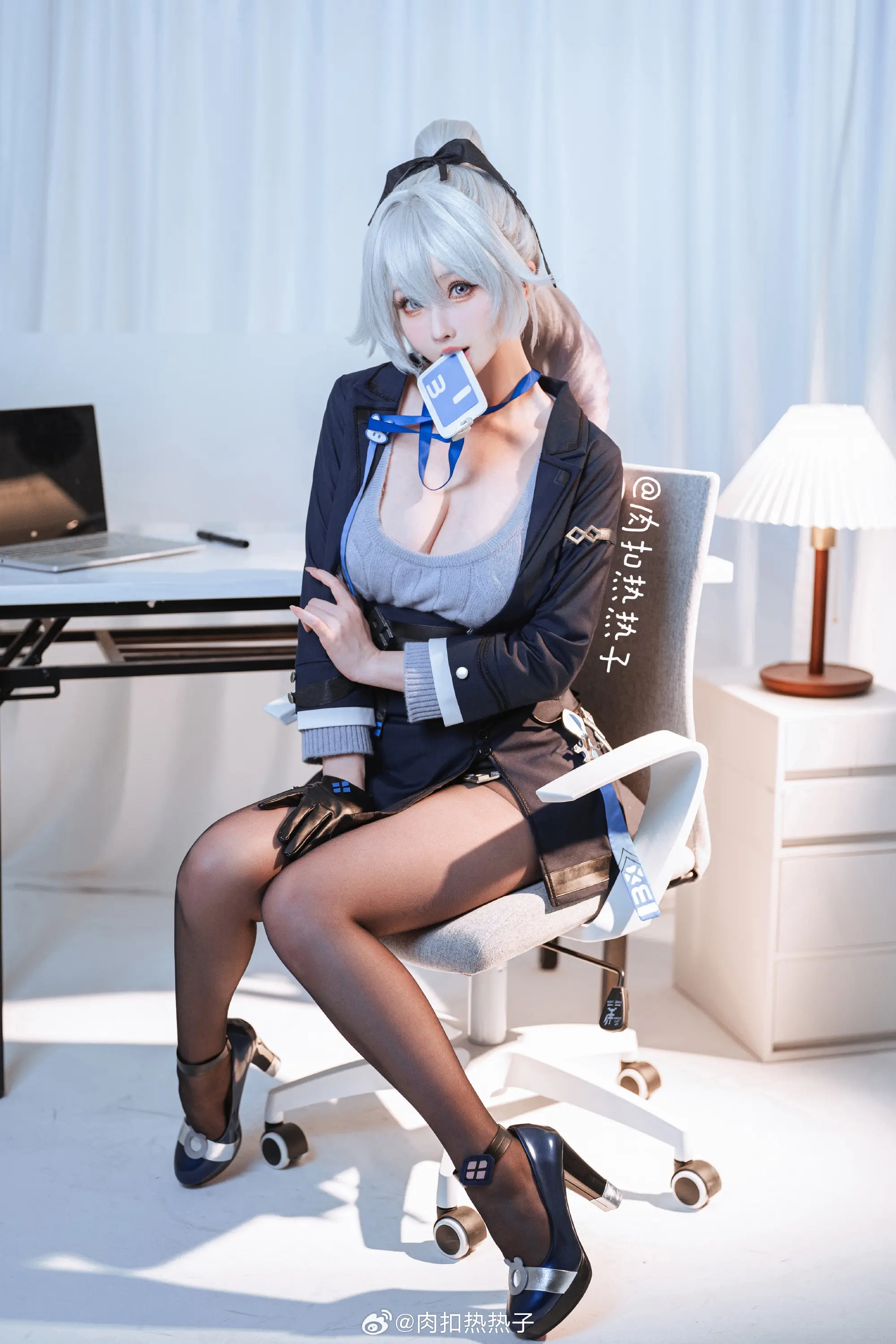 COSPLAY 崩坏3 久等了，是反差系女高管大鸭鸭♡@肉扣热热子-公众号小姨ai