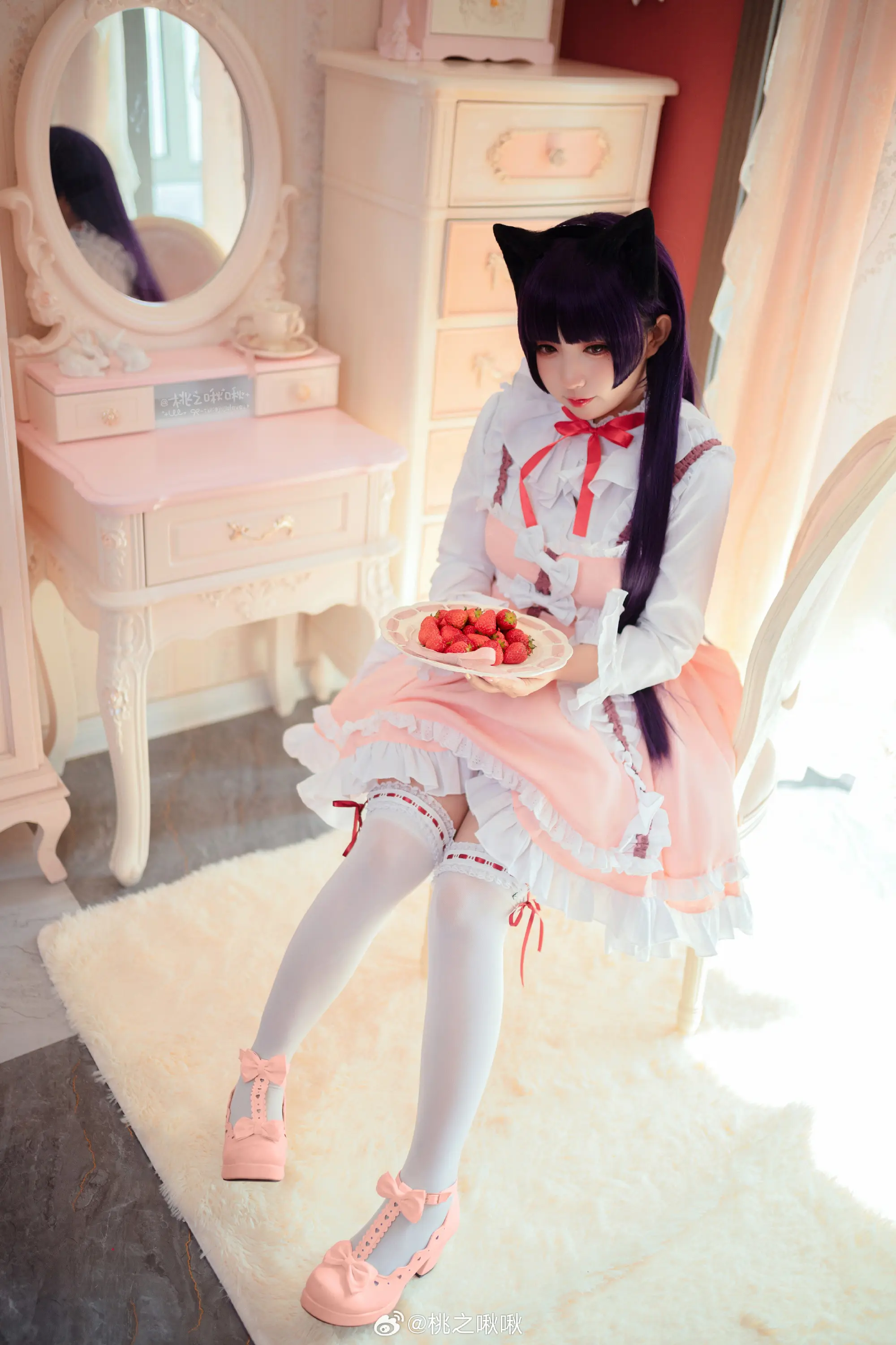 🍓 🍓 𝘀𝘁𝗿𝗮𝘄𝗯𝗲𝗿𝗿𝘆-黒猫洋装 正如未成熟草莓般酸涩的恋情 五更琉璃 俺妹@桃之啾啾 COSPLAY-第1张