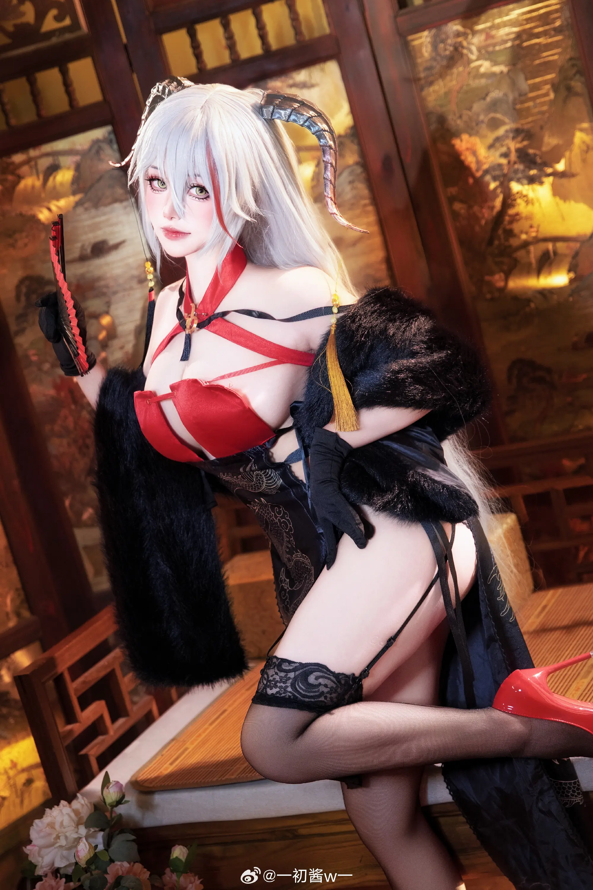 COSPLAY 碧蓝航线 是埃吉尔的新年旗袍哦，喜欢吗？❤️@一初酱w一-公众号小姨ai
