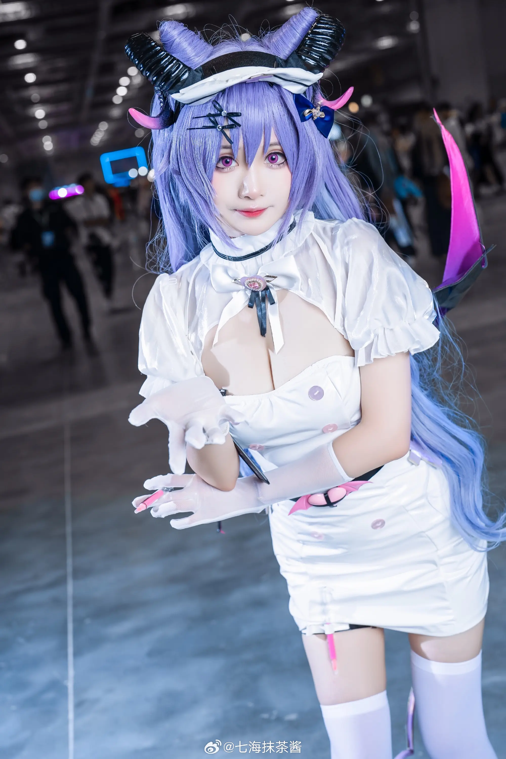 COSPLAY 晚上到了，该打针了～原神 刻晴@七海抹茶酱-公众号小姨ai
