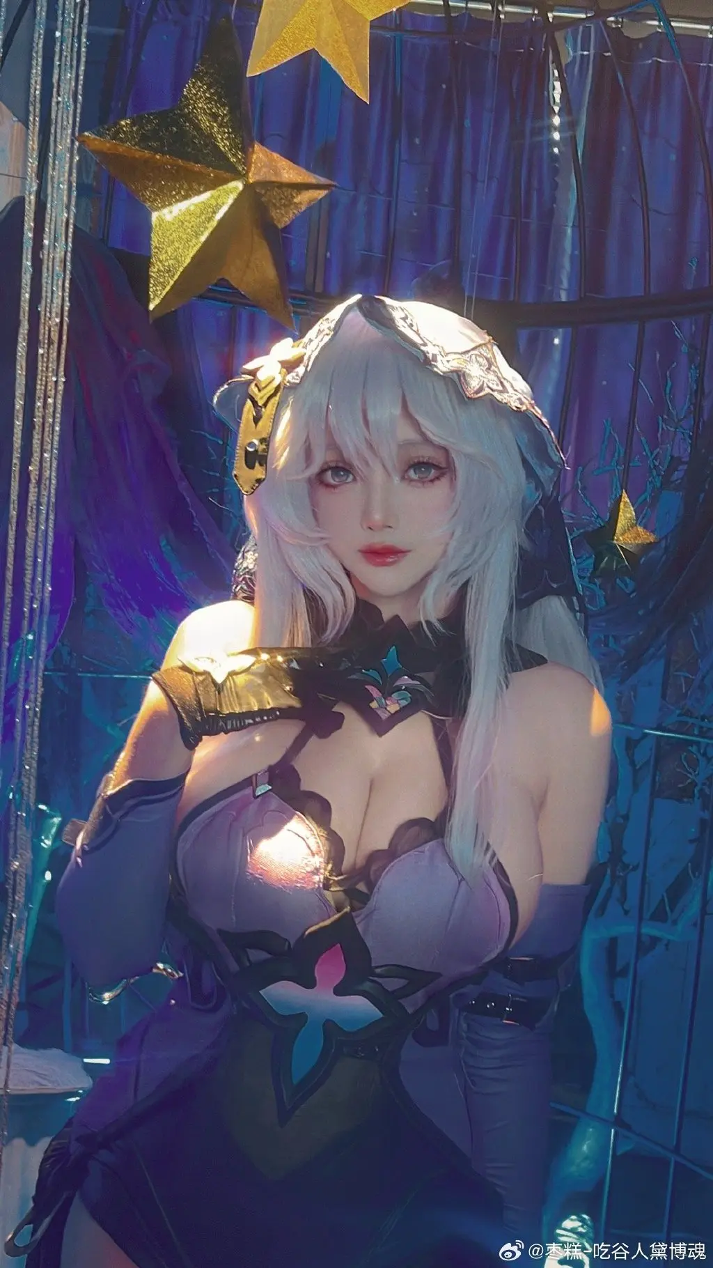 COSPLAY 好爱黑天鹅这种神秘气息的美人_(´ཀ`」 ∠)_ 崩坏：星穹铁道 黑天鹅@枣糕-吃谷人黛博魂-公众号小姨ai