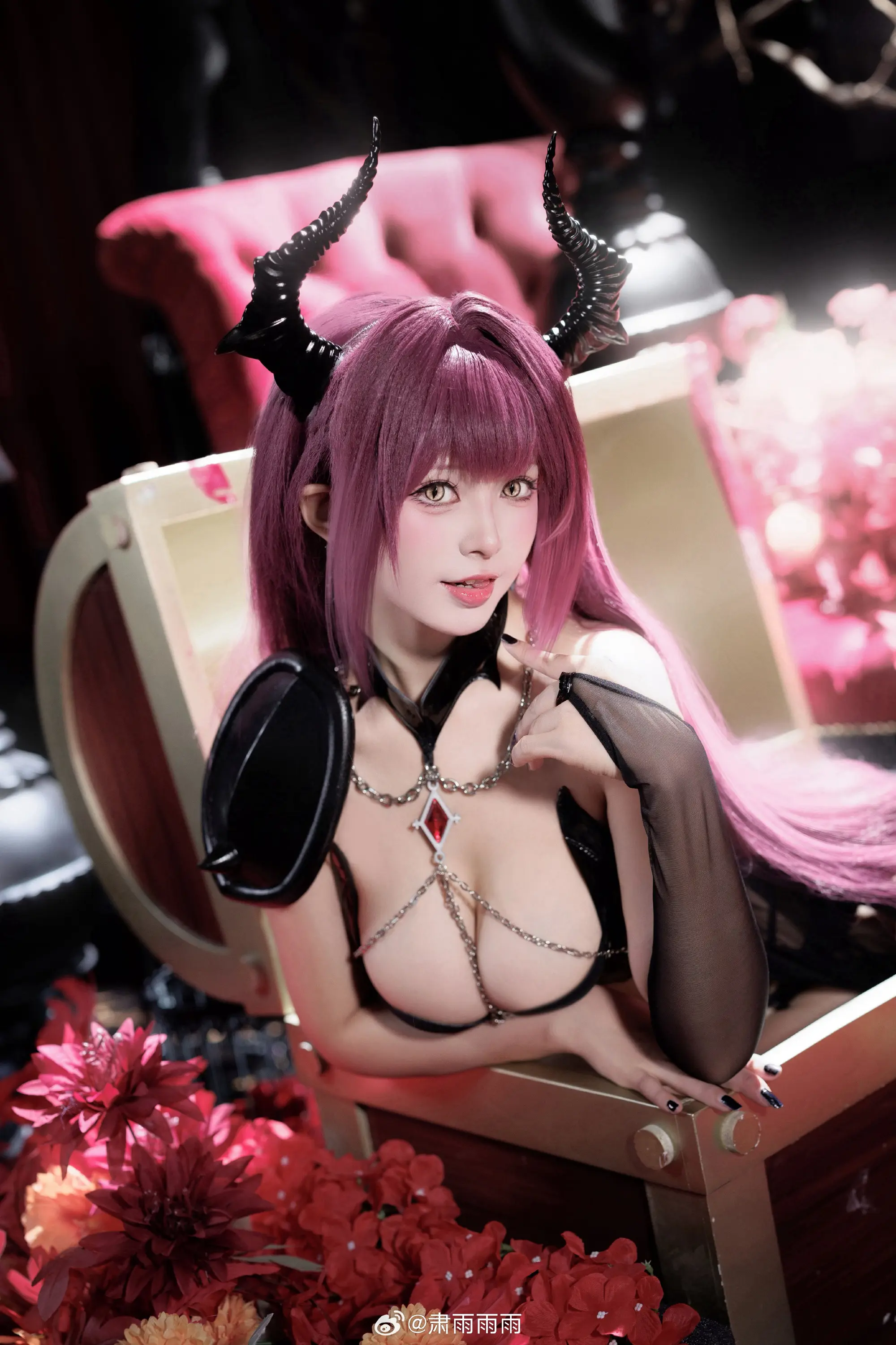 COSPLAY 碧蓝航线 德文郡换装「红月下的恶魔」@肃雨雨雨-公众号小姨ai
