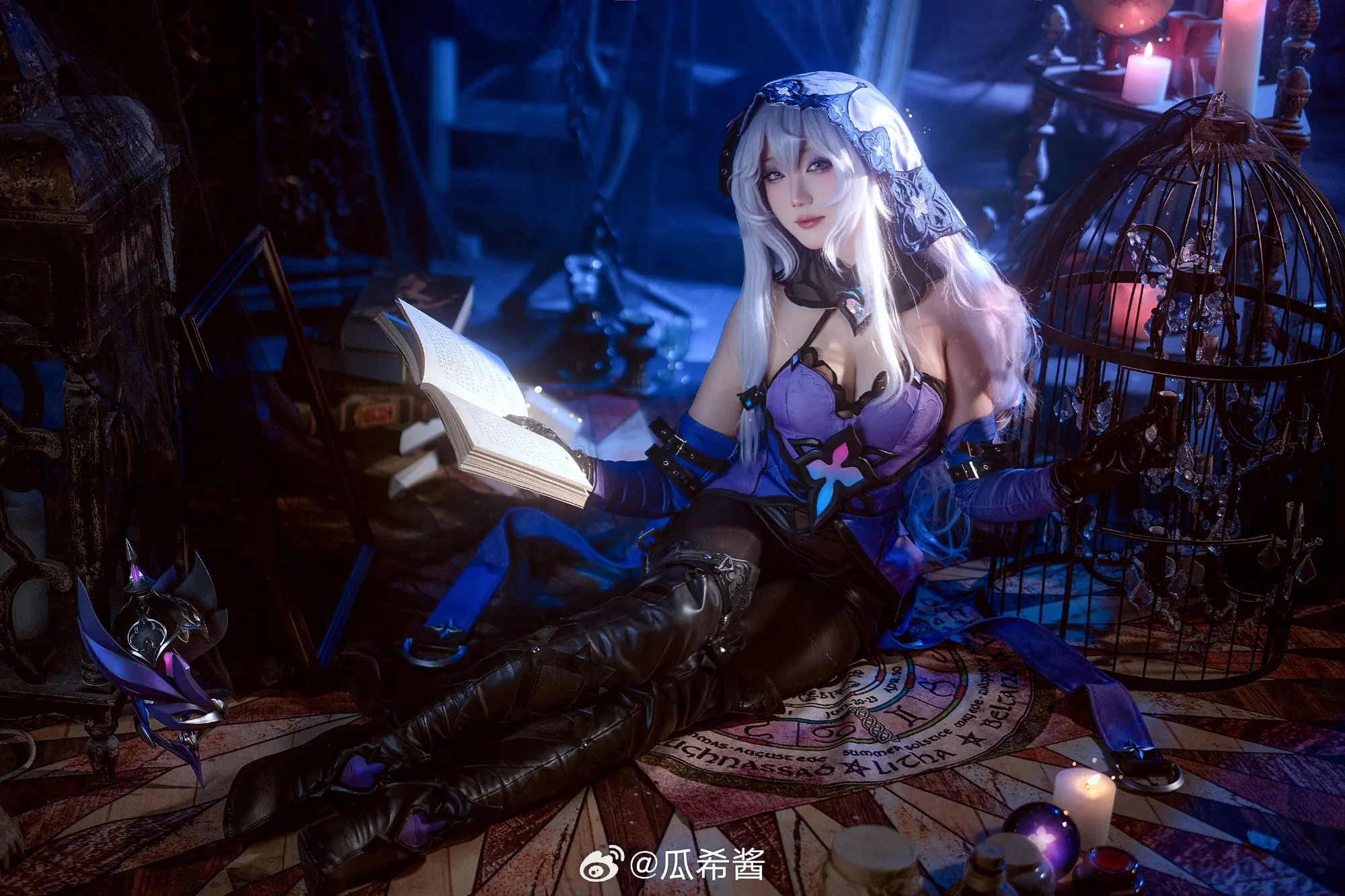 COSPLAY 无数流星划过今夜的天空，如果选中了正确的那一颗……它将把你的愿望，带向千百个世界。 星穹铁道黑天鹅@瓜希酱 COSPLAY-第4张