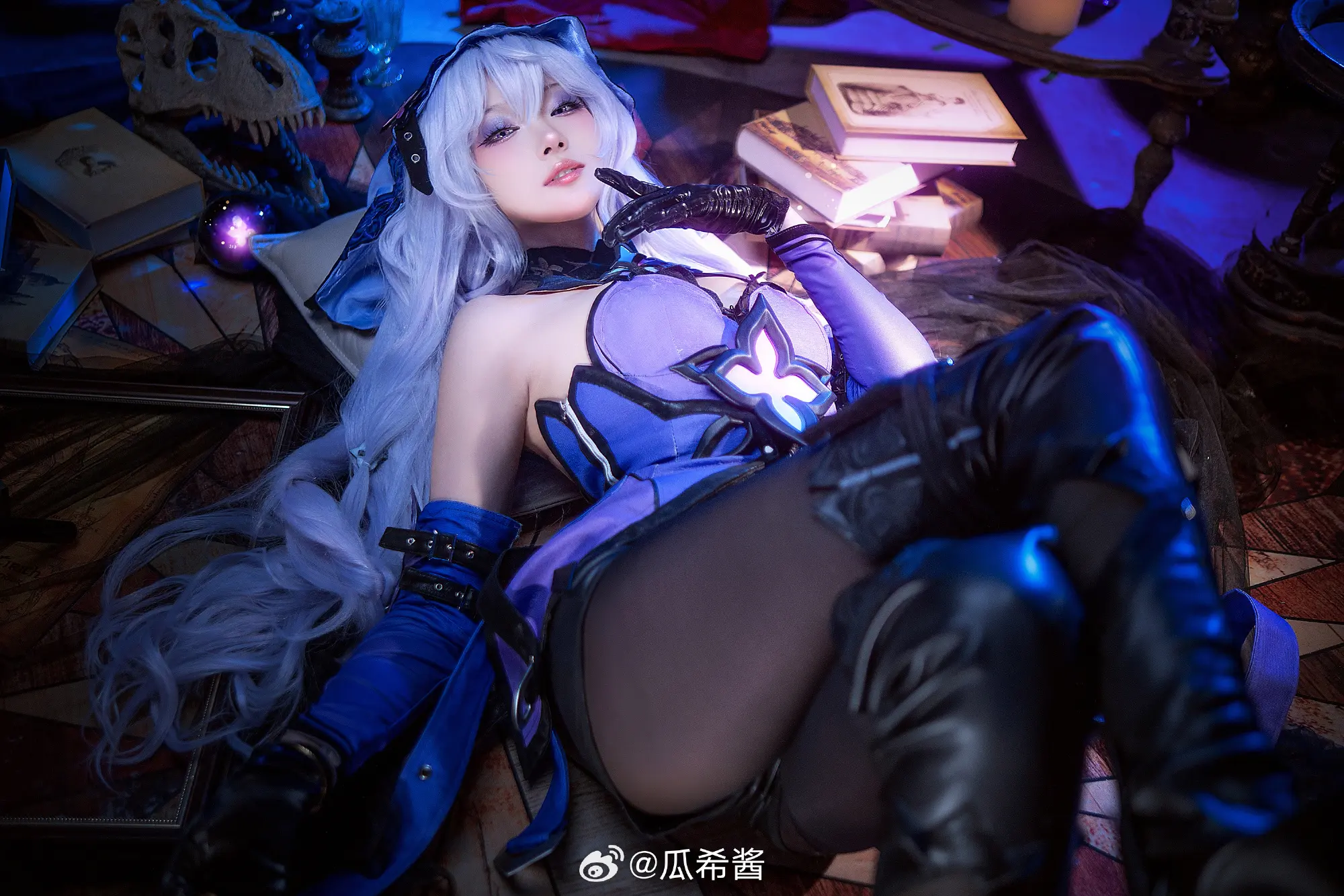 COSPLAY 无数流星划过今夜的天空，如果选中了正确的那一颗……它将把你的愿望，带向千百个世界。 星穹铁道黑天鹅@瓜希酱 COSPLAY-第5张