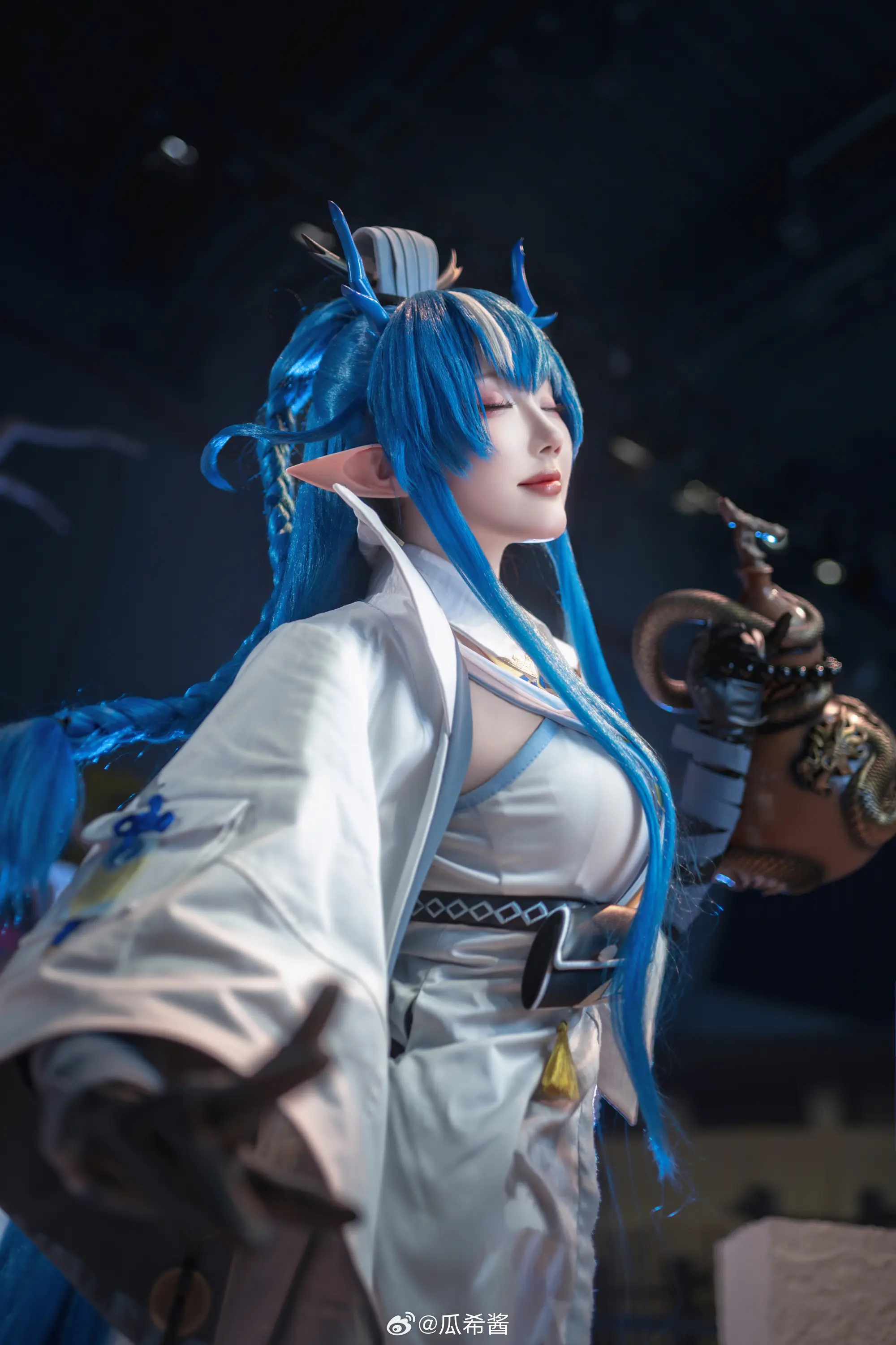 COSPLAY 尚未见天开月明，海走冰散，真等到世人皆醒，也不过枯枝一新芽，真要大醉一场，还为时尚早……博士呀，你咋能说我醉了呢？ 明日方舟@瓜希酱 COSPLAY-第9张