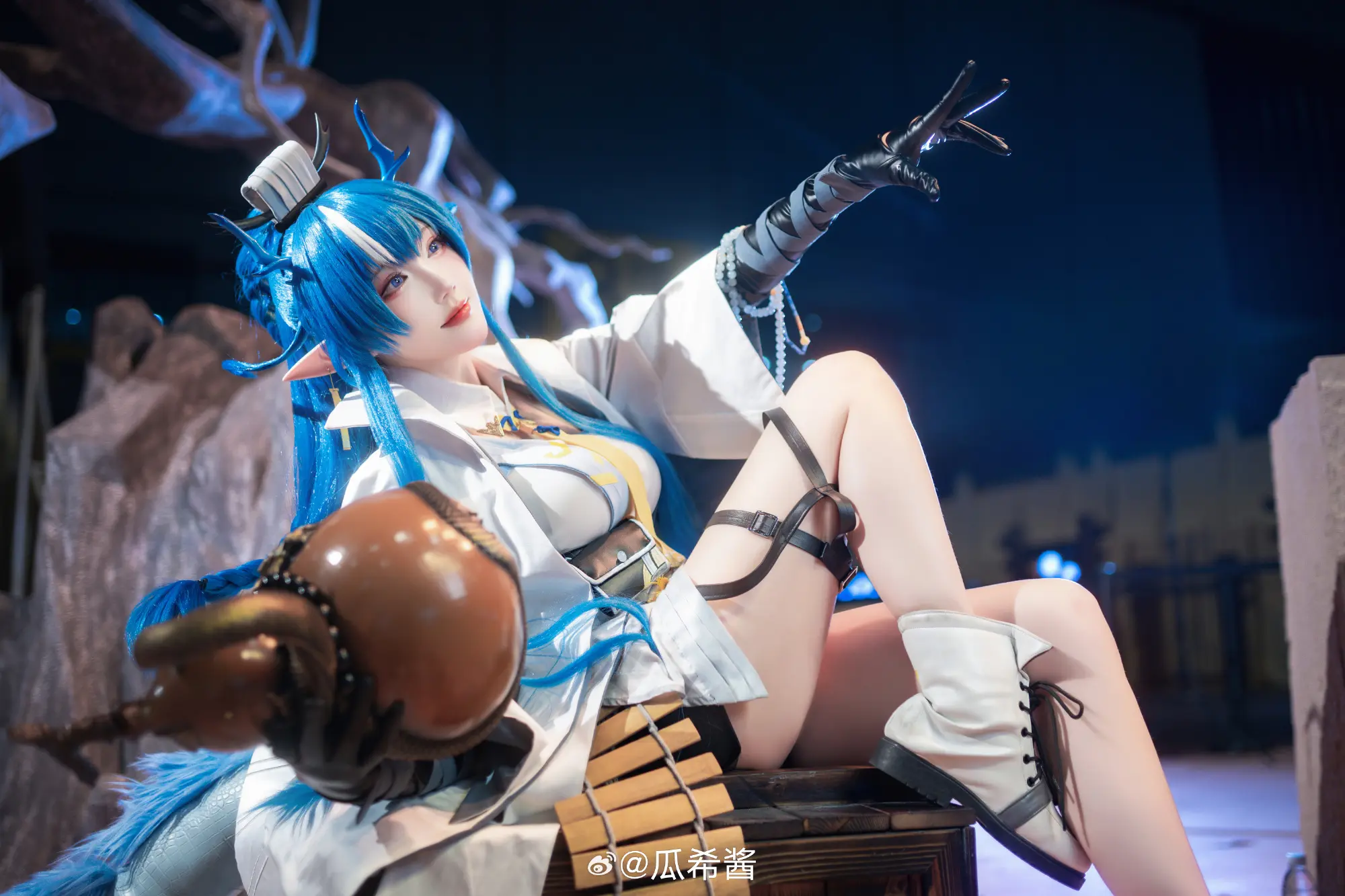 COSPLAY 尚未见天开月明，海走冰散，真等到世人皆醒，也不过枯枝一新芽，真要大醉一场，还为时尚早……博士呀，你咋能说我醉了呢？ 明日方舟@瓜希酱 COSPLAY-第8张