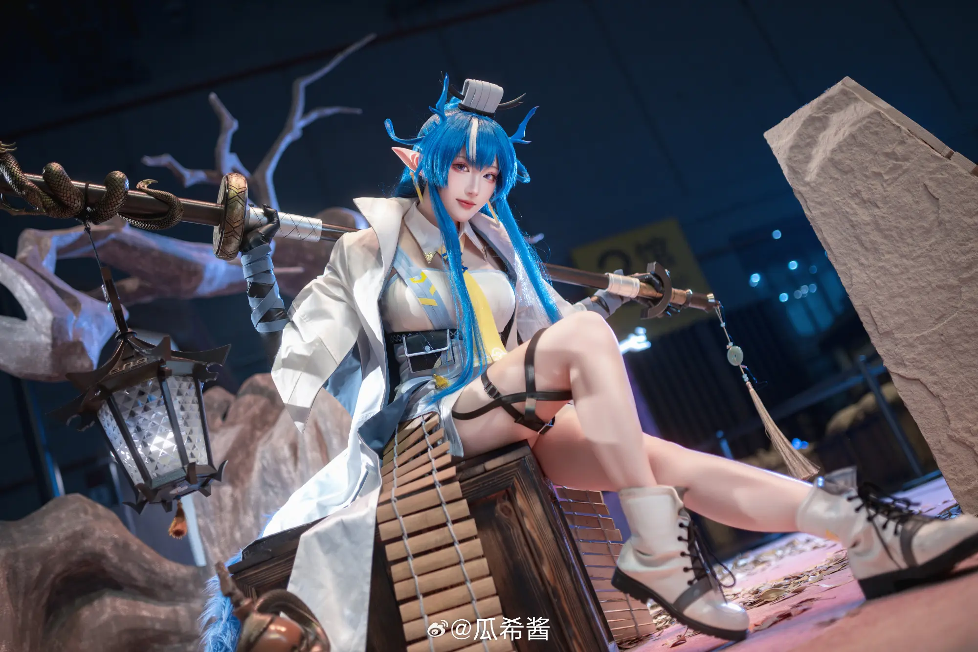 COSPLAY 尚未见天开月明，海走冰散，真等到世人皆醒，也不过枯枝一新芽，真要大醉一场，还为时尚早……博士呀，你咋能说我醉了呢？ 明日方舟@瓜希酱 COSPLAY-第6张