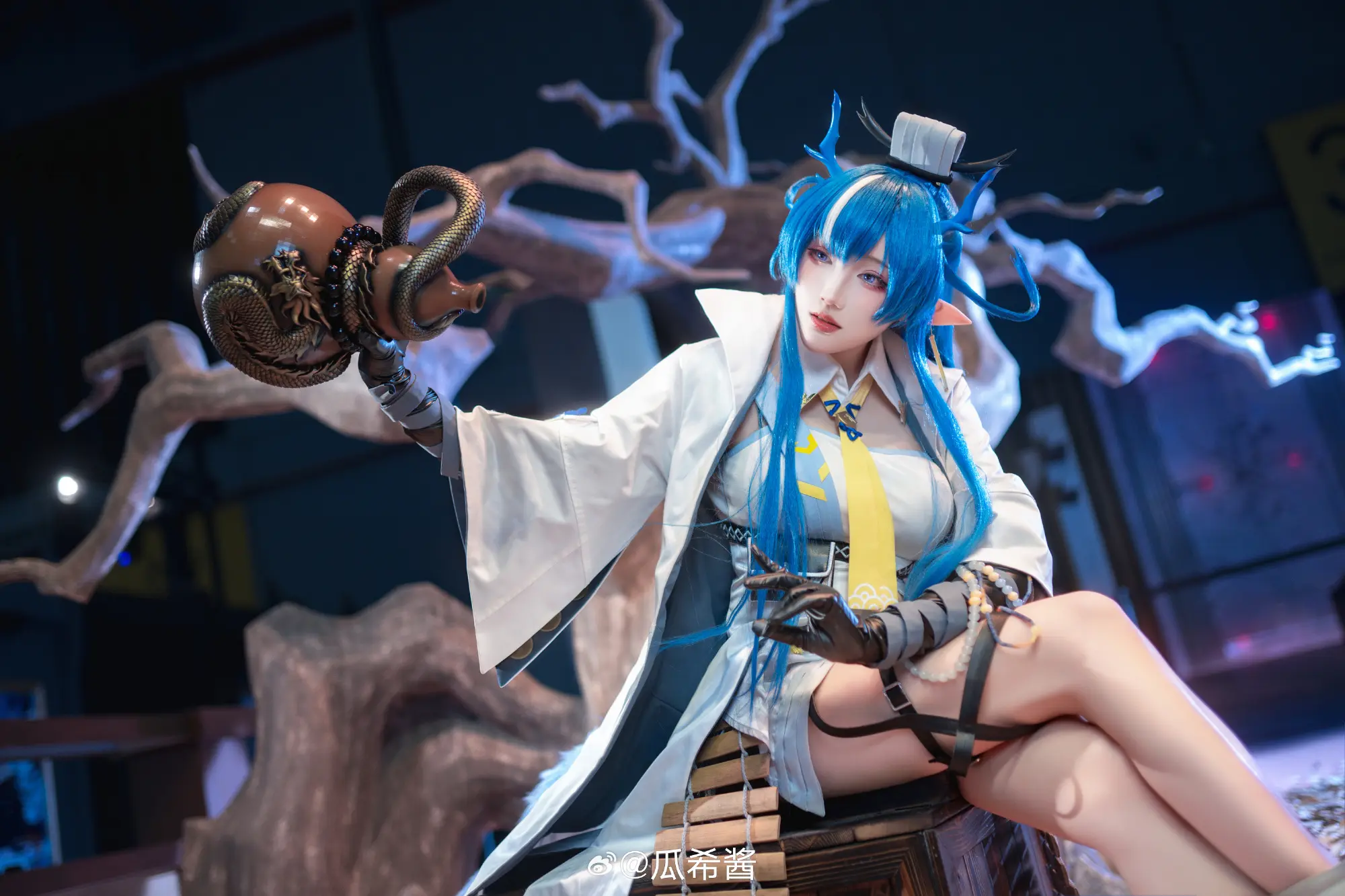 COSPLAY 尚未见天开月明，海走冰散，真等到世人皆醒，也不过枯枝一新芽，真要大醉一场，还为时尚早……博士呀，你咋能说我醉了呢？ 明日方舟@瓜希酱 COSPLAY-第7张
