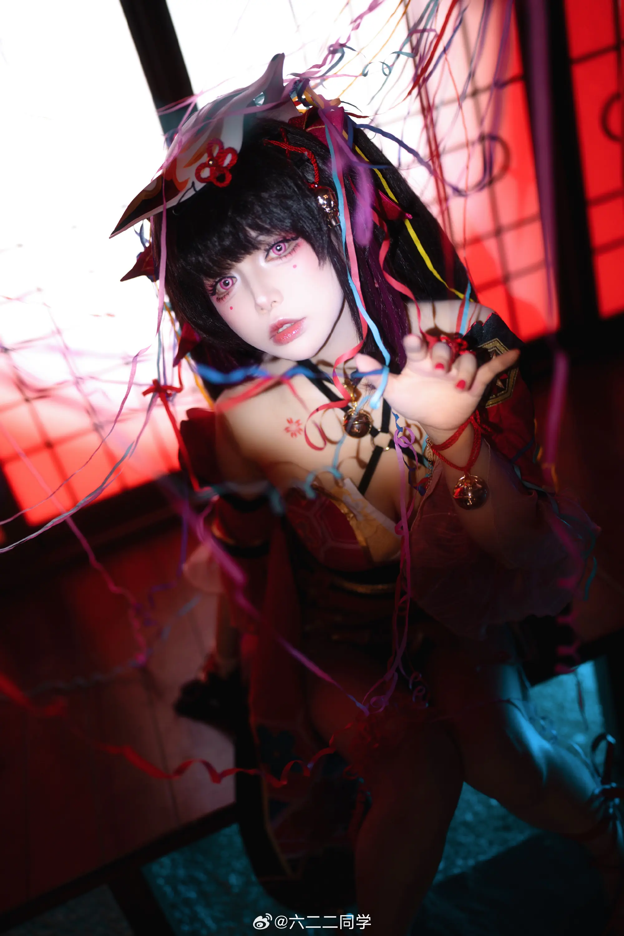 COSPLAY 花火 在舞台下我是谁不重要 观众只需要知道当登上舞台时才是「花火」@六二二同学-公众号小姨ai