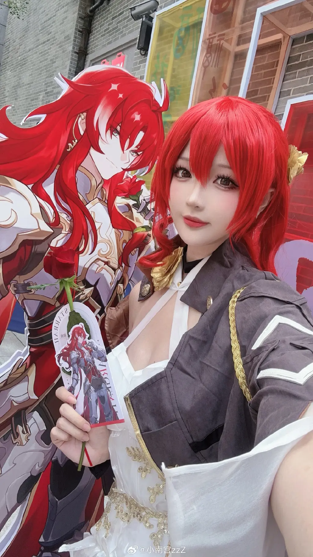 COSPLAY 🌹玫瑰花真的很香被蜜蜂追着走 ​​​ 星穹铁道 姬子@小南宫zzZ-公众号小姨ai