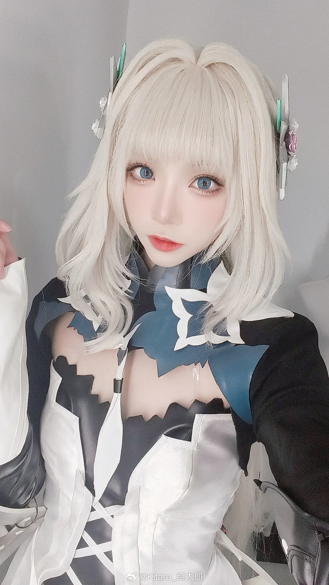 COSPLAY 严重削弱版本的战双白毛 ​​​ 战双帕弥什@Kitaro_绮太郎-公众号小姨ai
