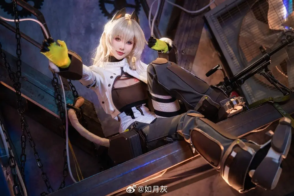 COSPLAY 即使是指挥官您，也不能够换掉我的装饰哦。  少前2追放 佩里提亚@如月灰 COSPLAY-第9张